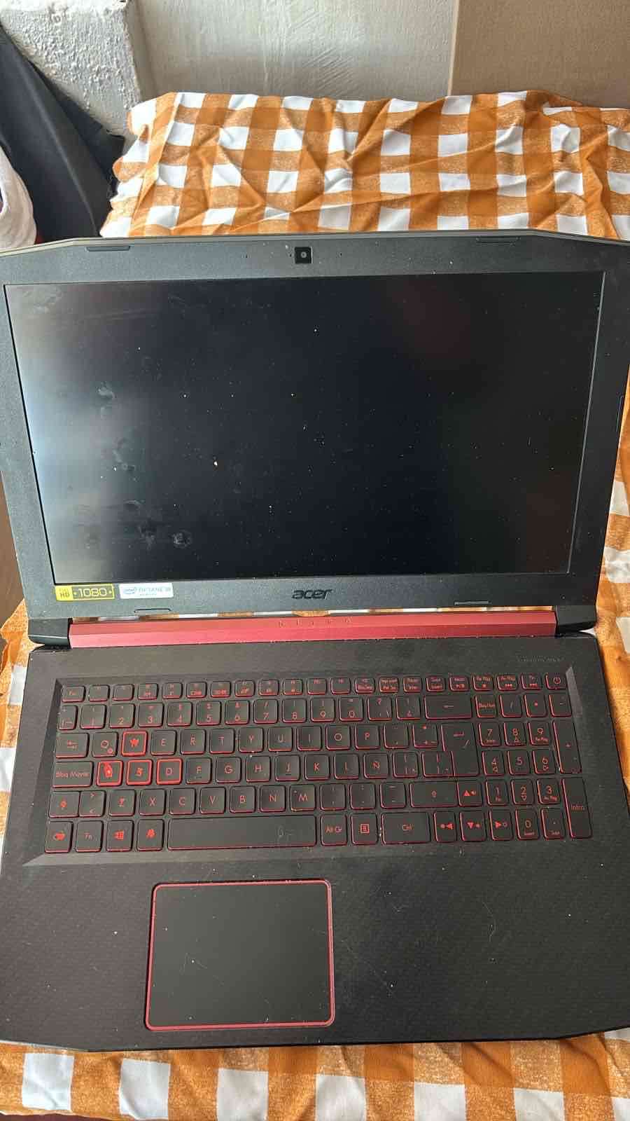 notebook Acer con teclado retroiluminado - miniatura 1