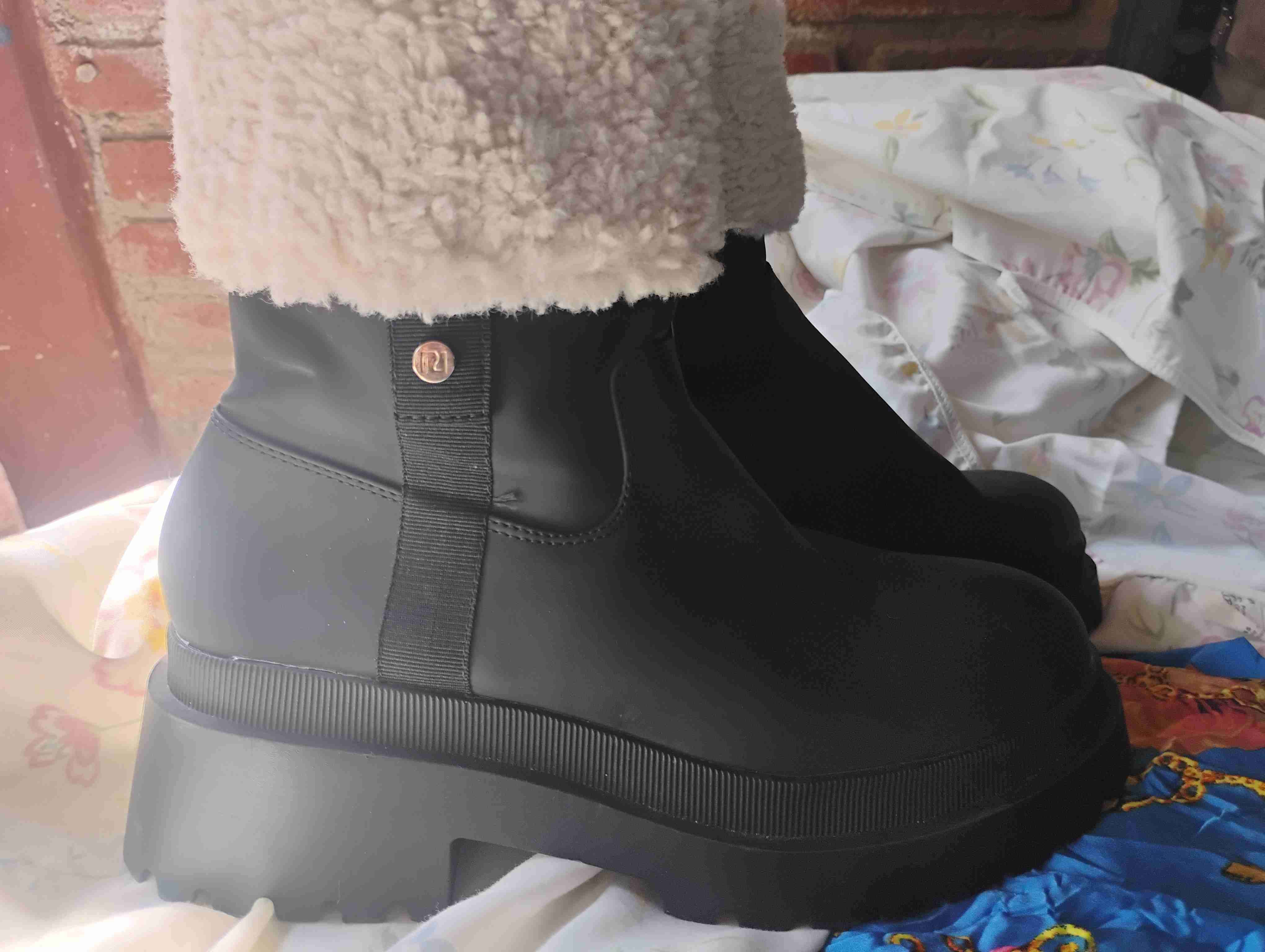 Botas negras con forro - miniatura 1