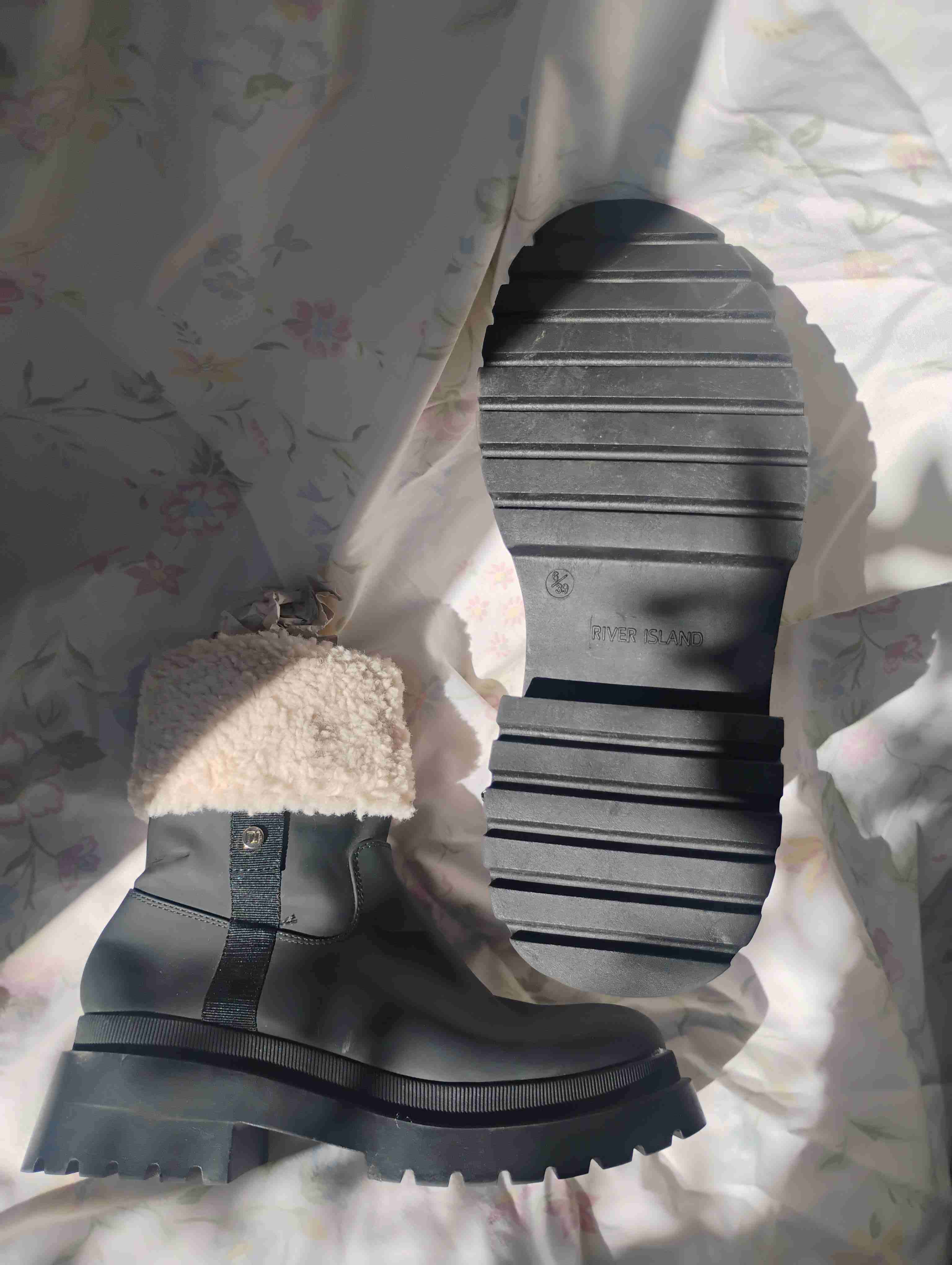 Botas negras con forro - miniatura 2