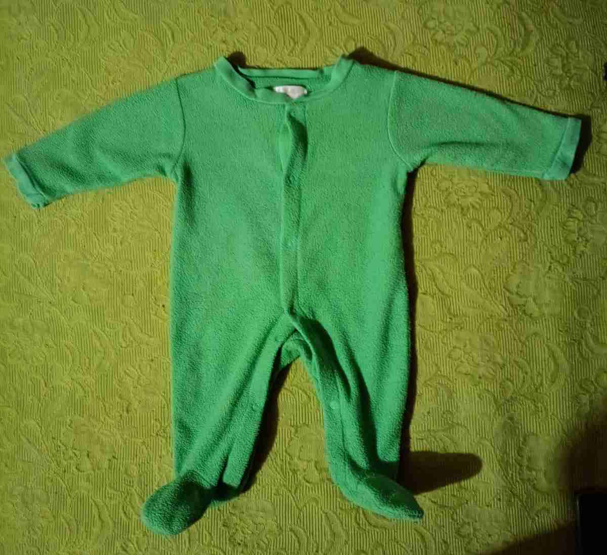 Pijama verde para bebé - miniatura 1