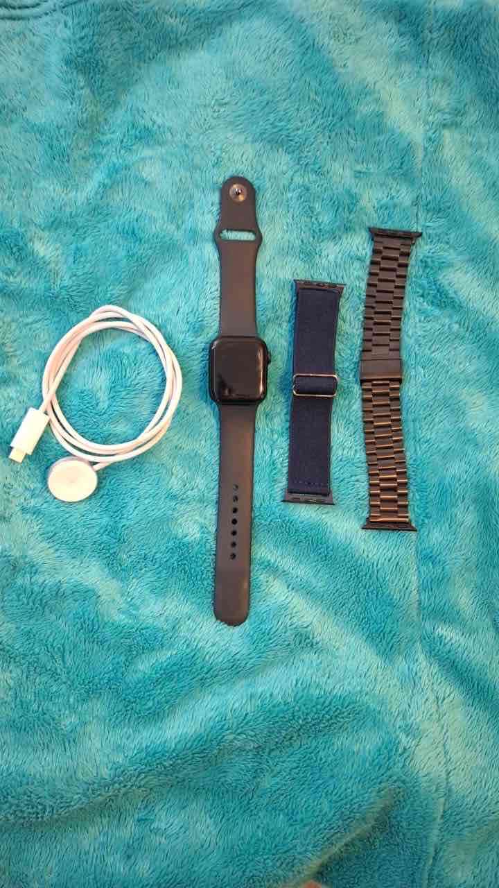 Smartwatch negro con correas - miniatura 1