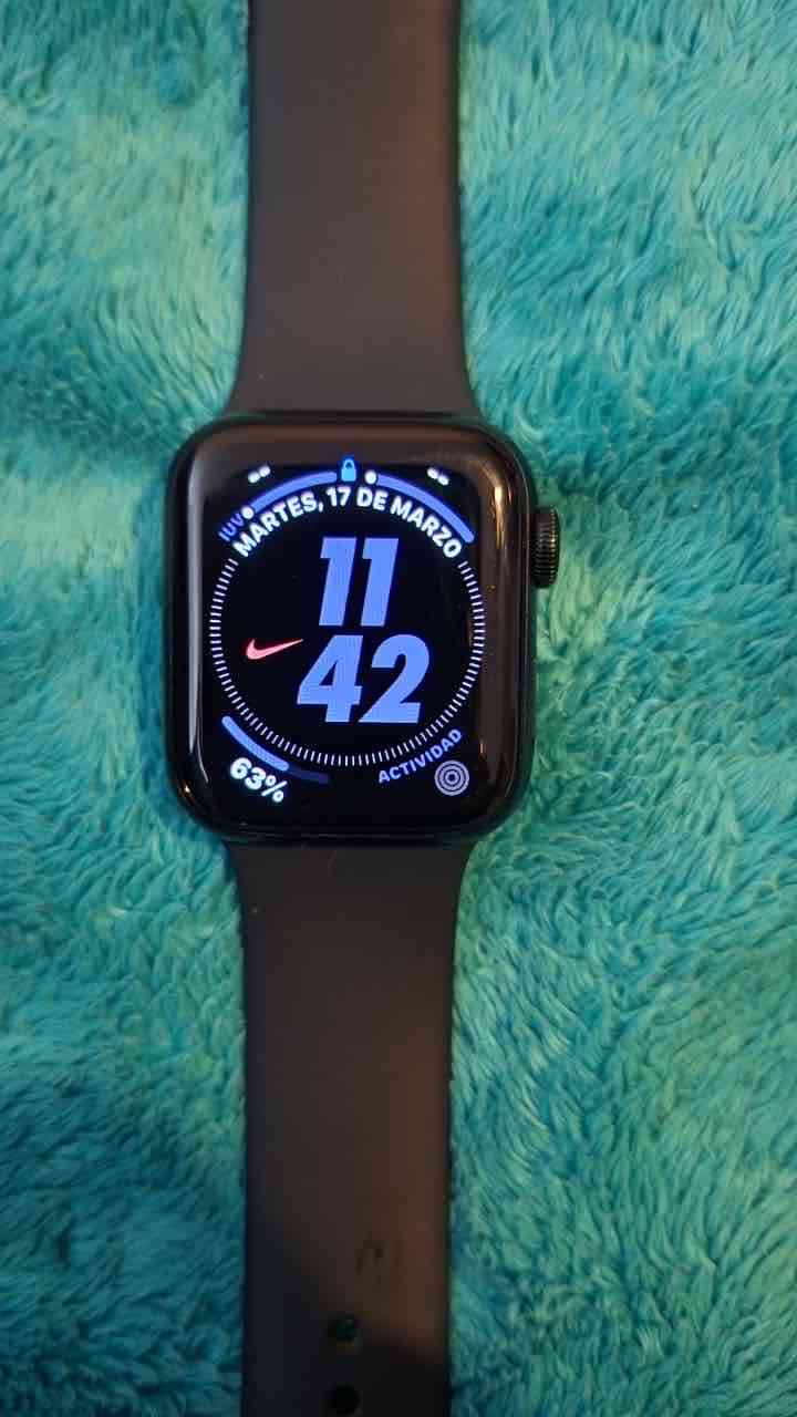 Smartwatch negro con correas - miniatura 3