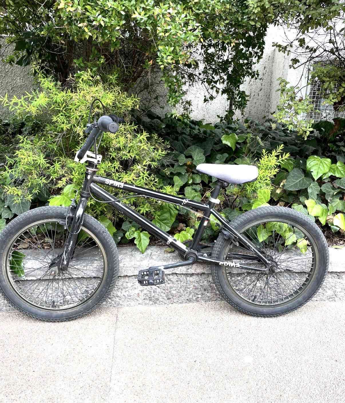 Bicicleta BMX negra usada - miniatura 2