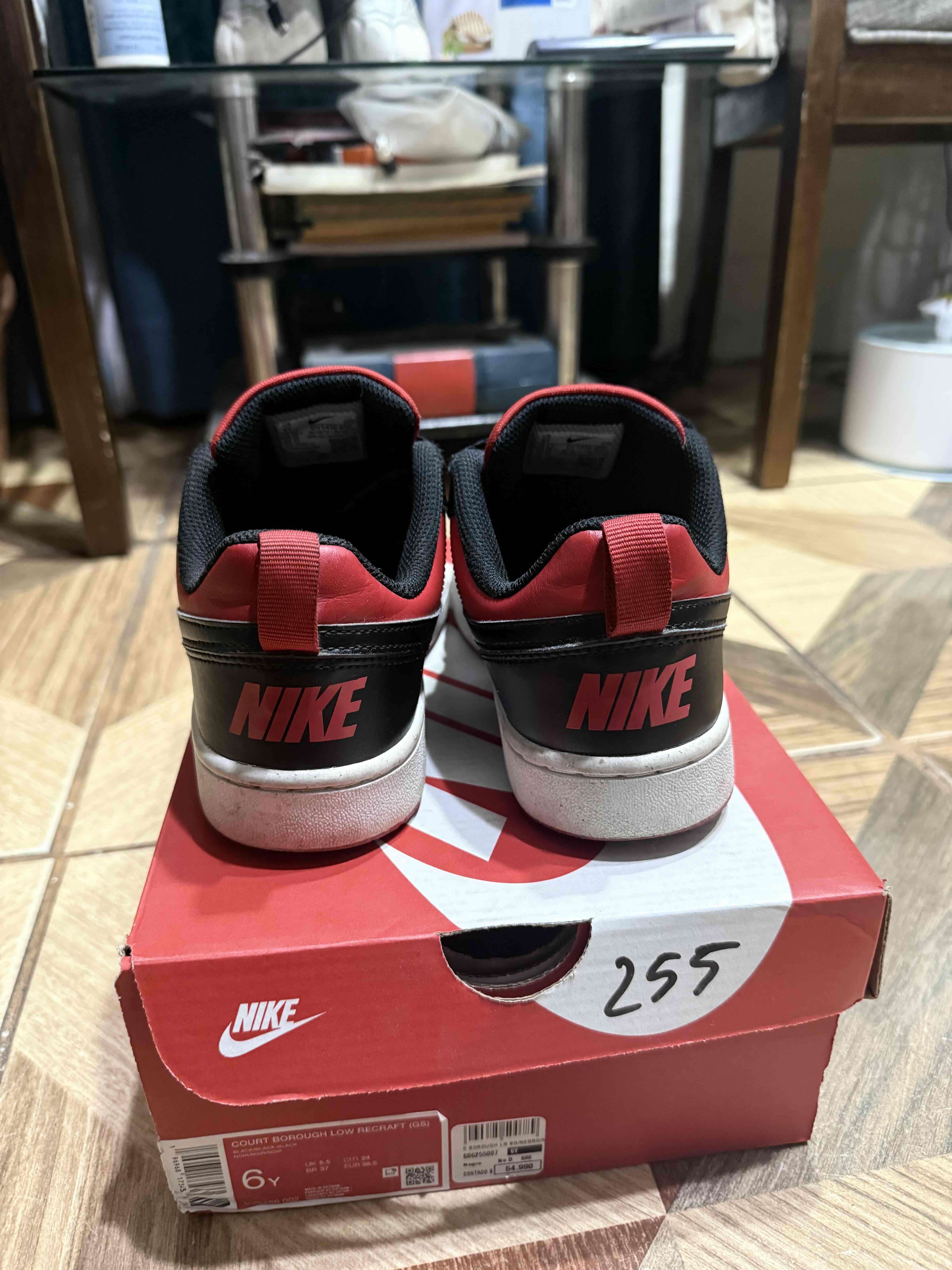 Zapatillas Nike rojas y negras - miniatura 3