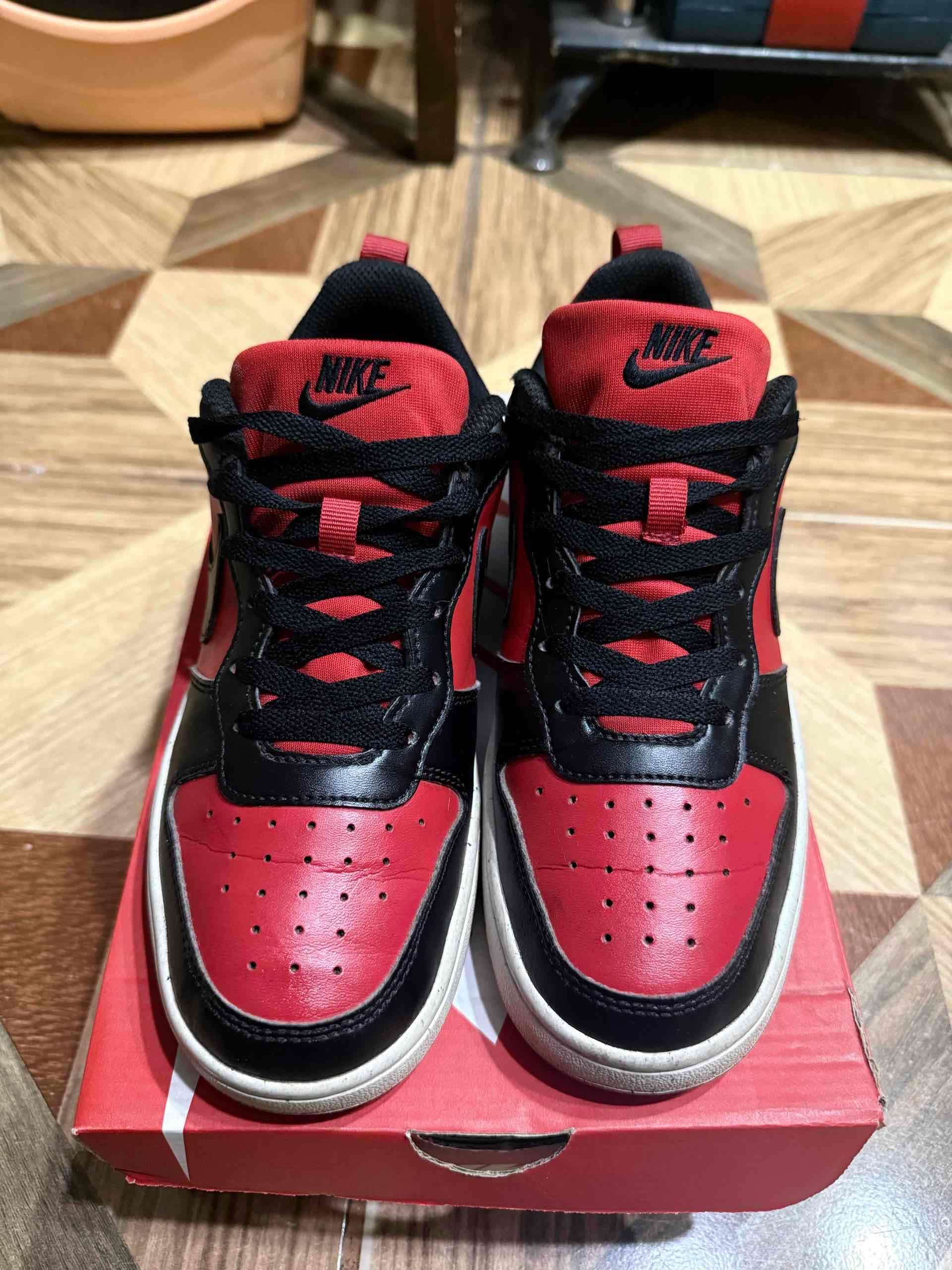 Zapatillas Nike rojas y negras - miniatura 4