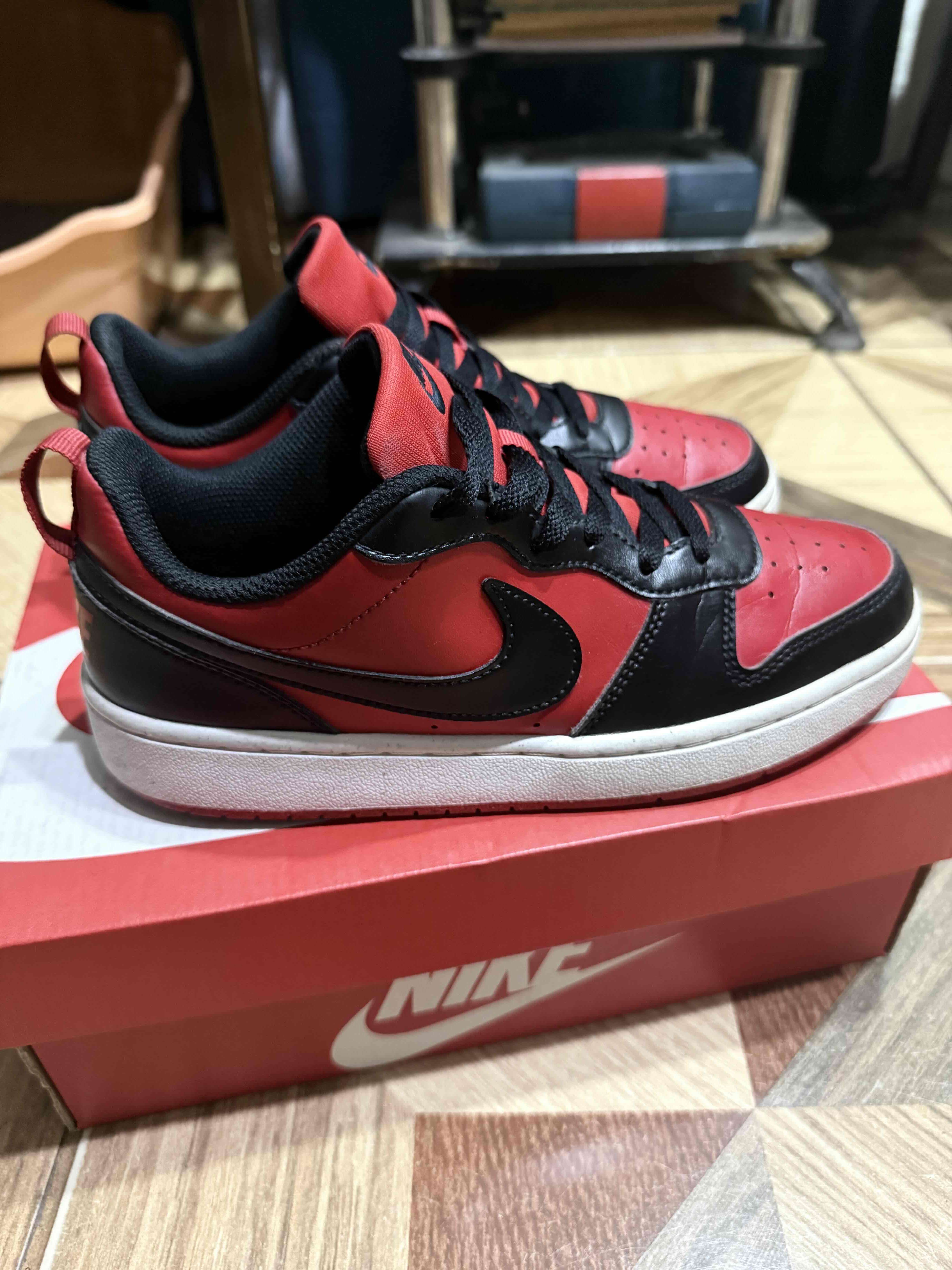 Zapatillas Nike rojas y negras - miniatura 5