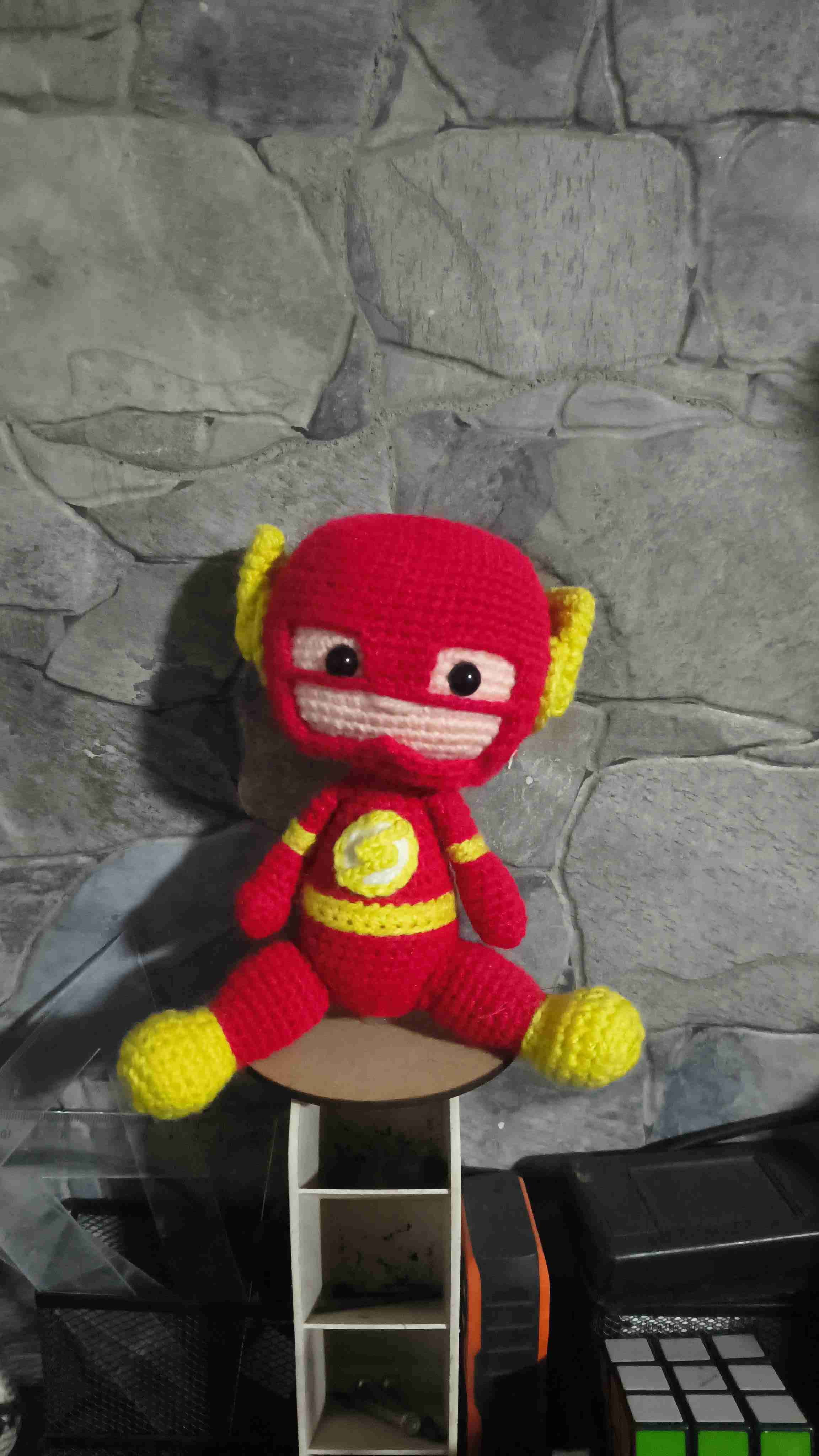 Peluche tejido de superhéroe - miniatura 1