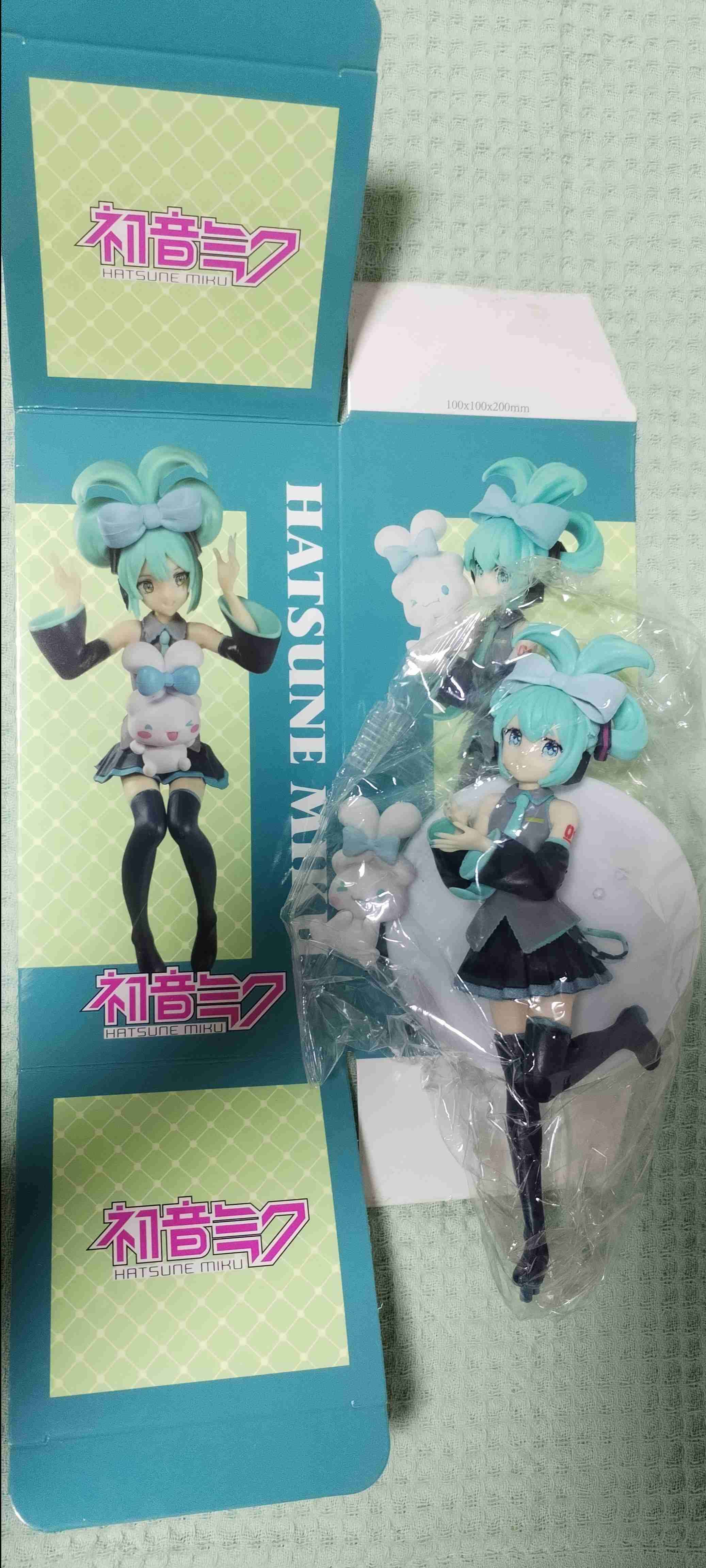 Figura Hatsune Miku con caja - miniatura 1