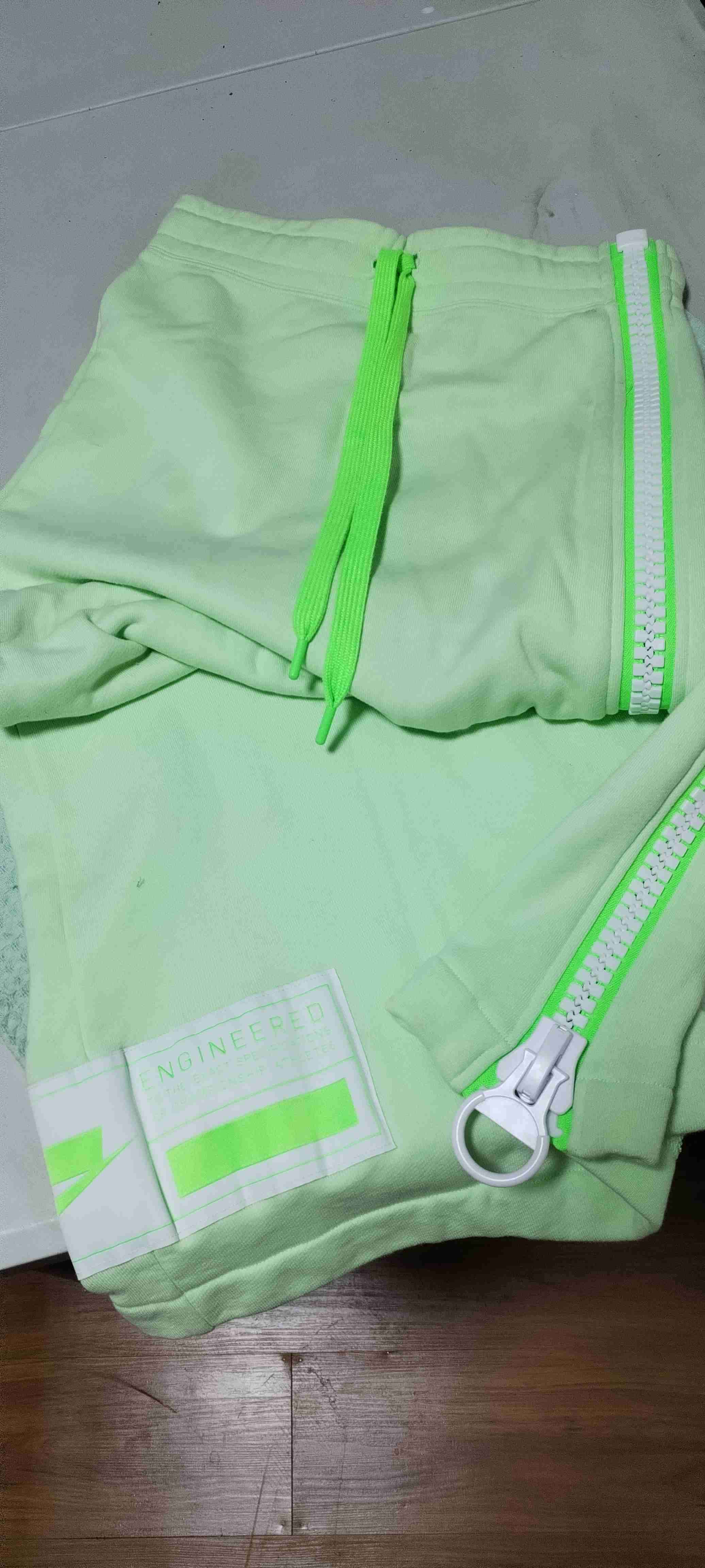 Shorts de jeans con tachas - miniatura 3