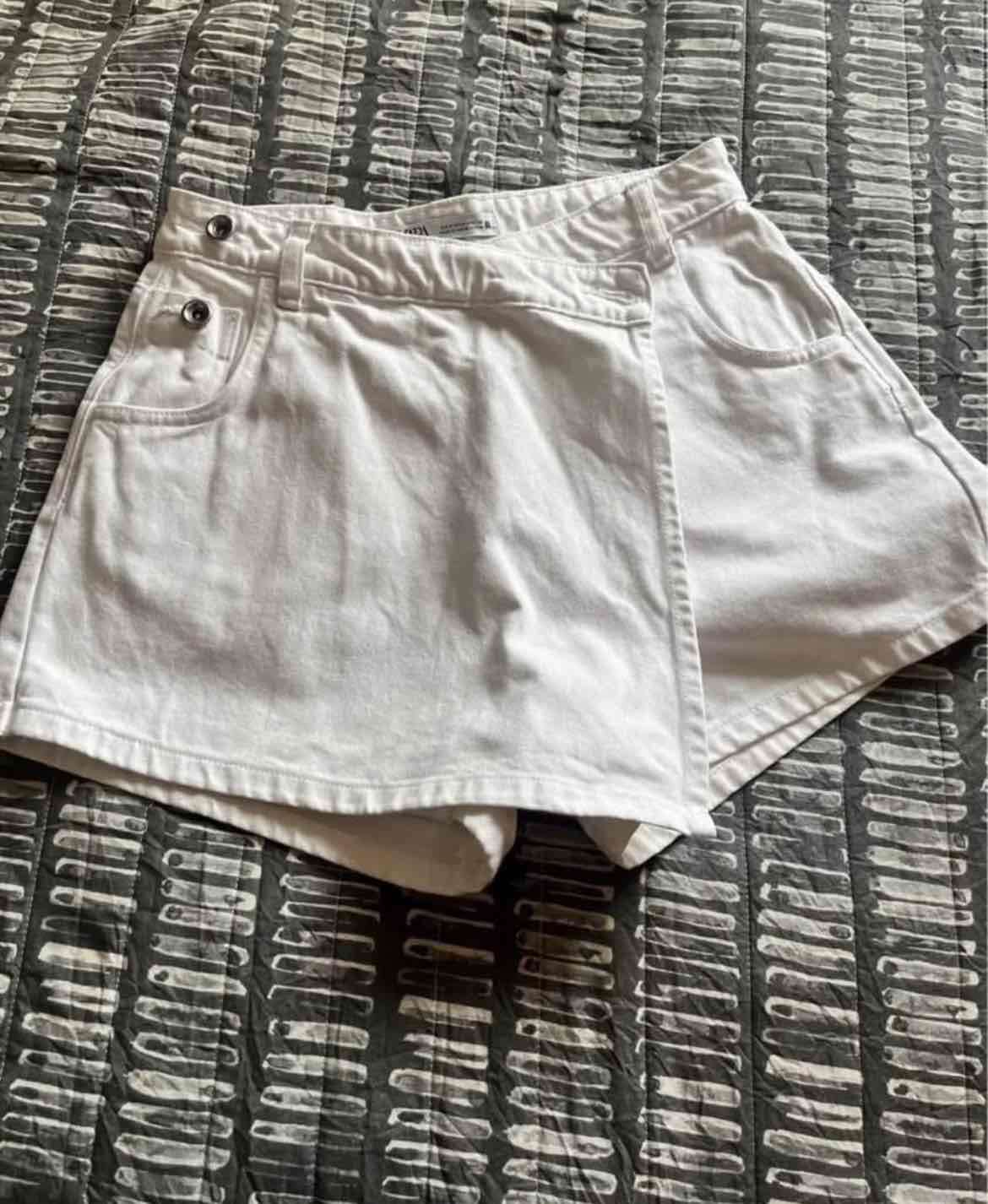 Shorts blancos casuales