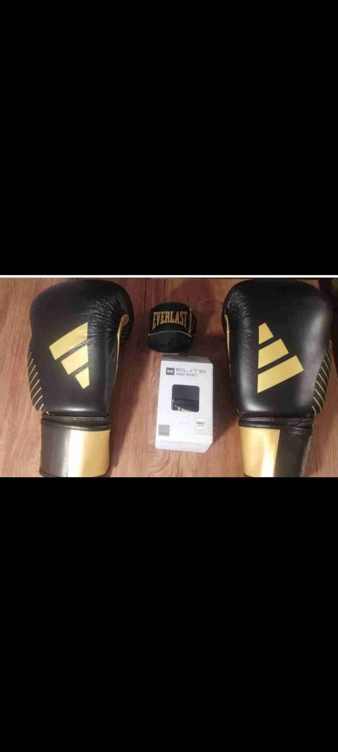 Guantes boxeo negros con vendajes