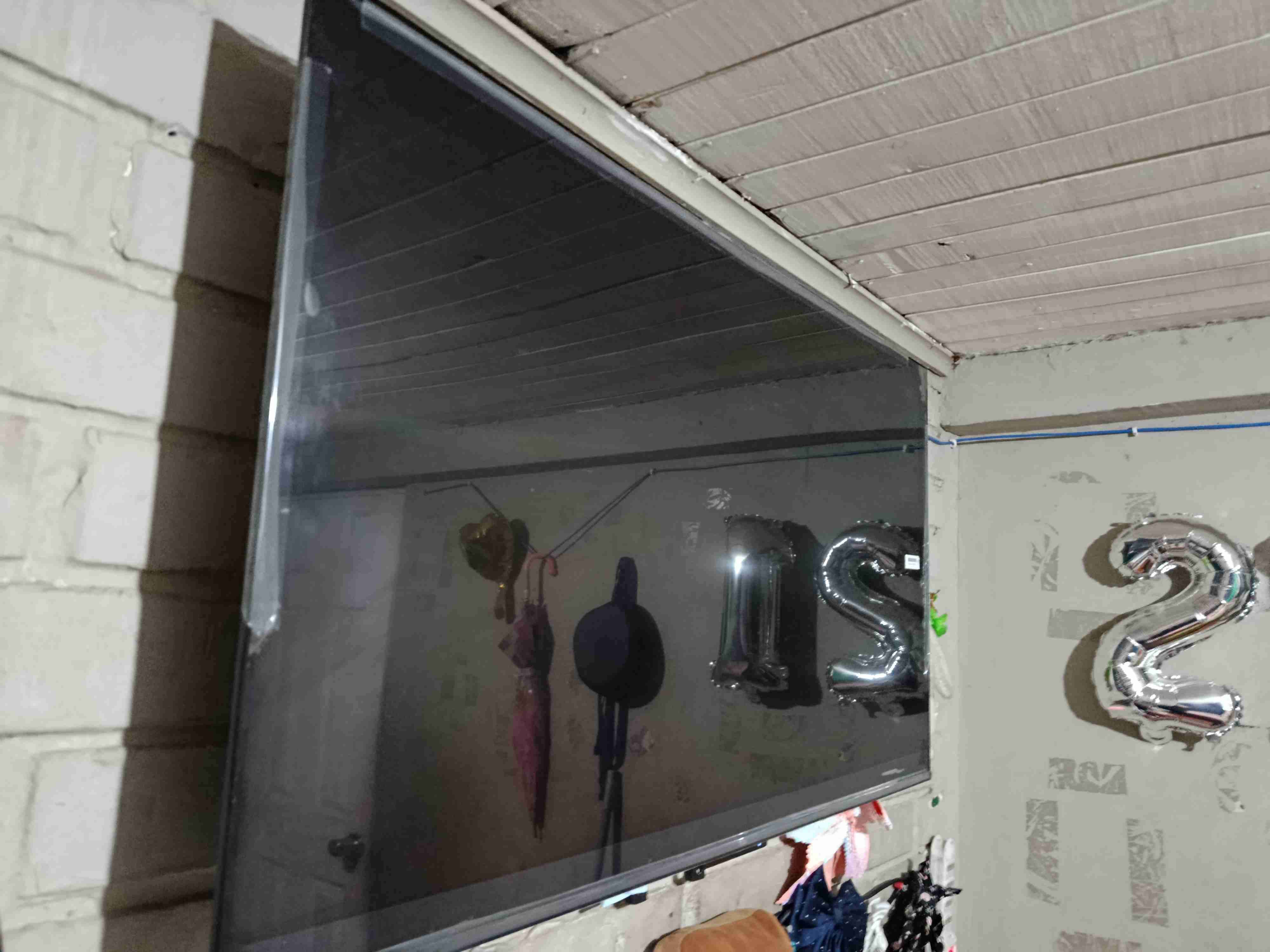 Televisor pantalla plana mediana - miniatura 1