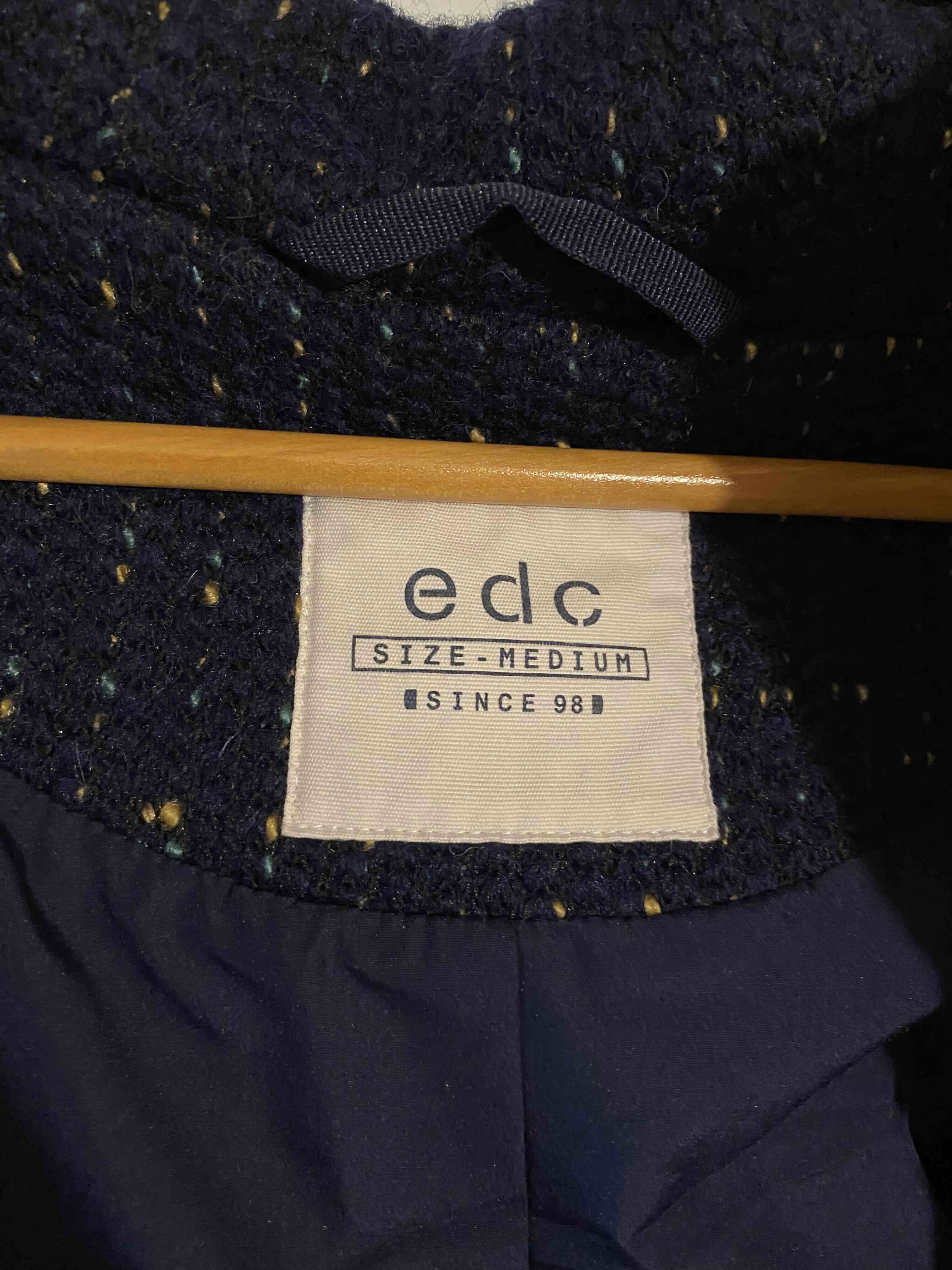 Abrigo azul marca Edc con capucha talla M - miniatura 4