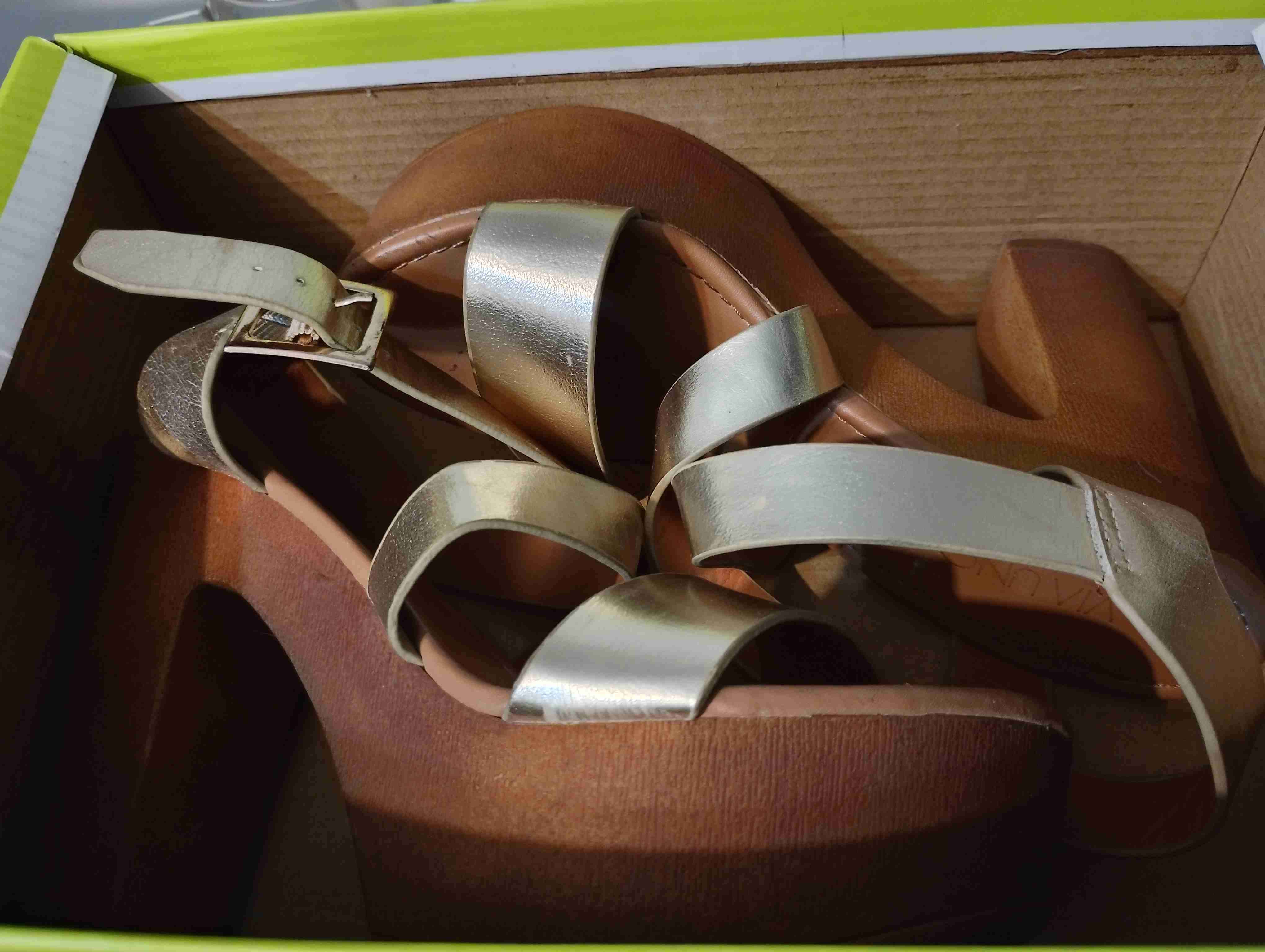 Sandalias doradas de plataforma - miniatura 2