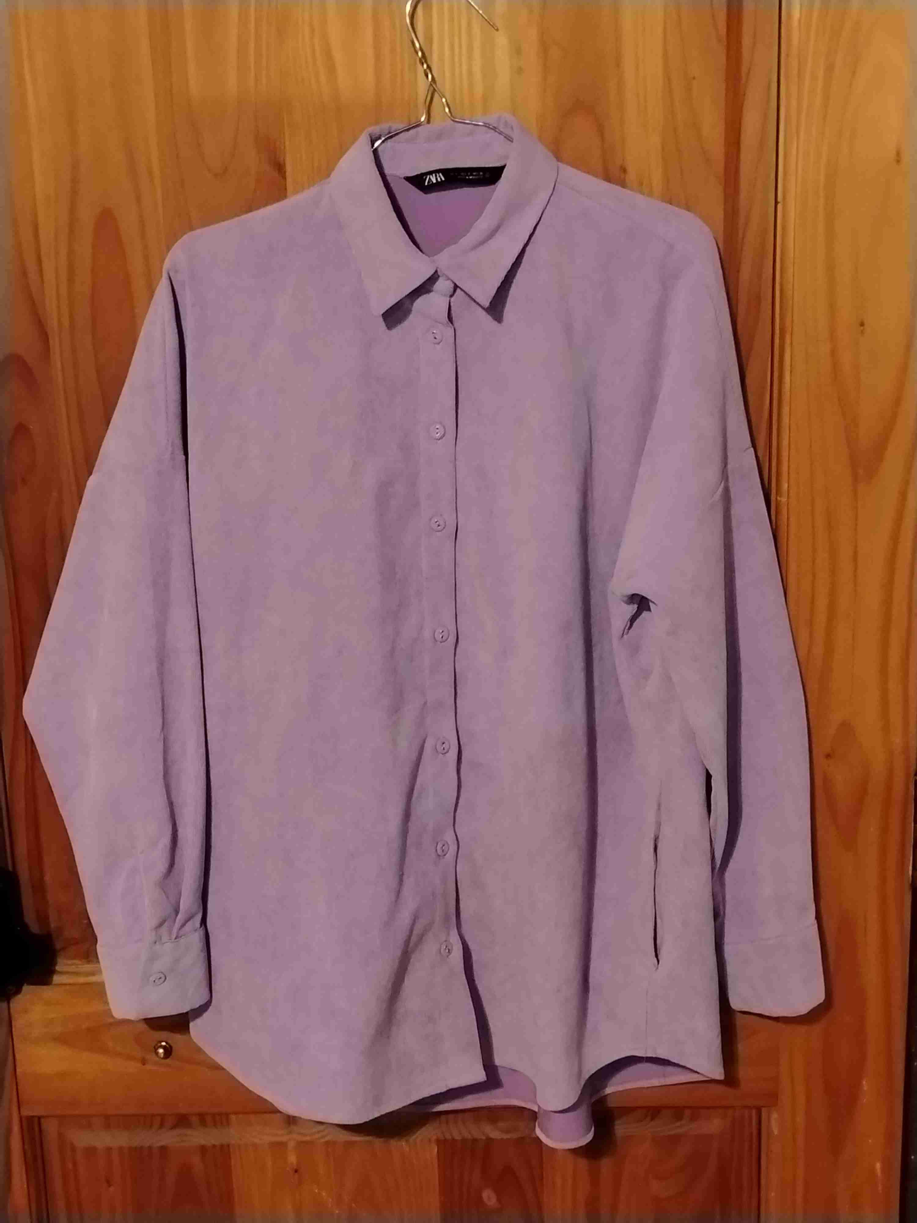 Camisa morada de manga larga con bolsillos - miniatura 3