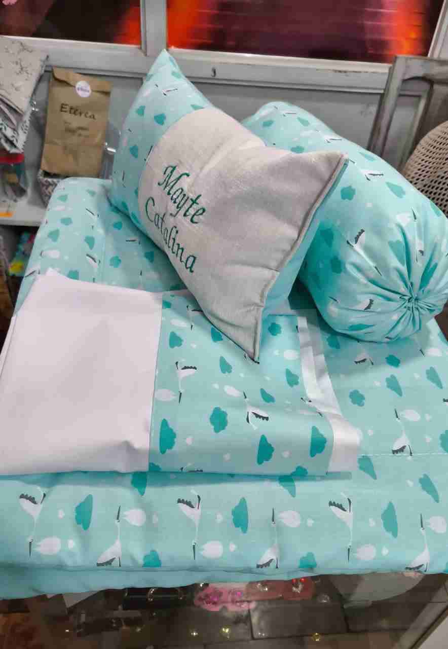 Cuna de bebé con decoración Pooh y otros - miniatura 3