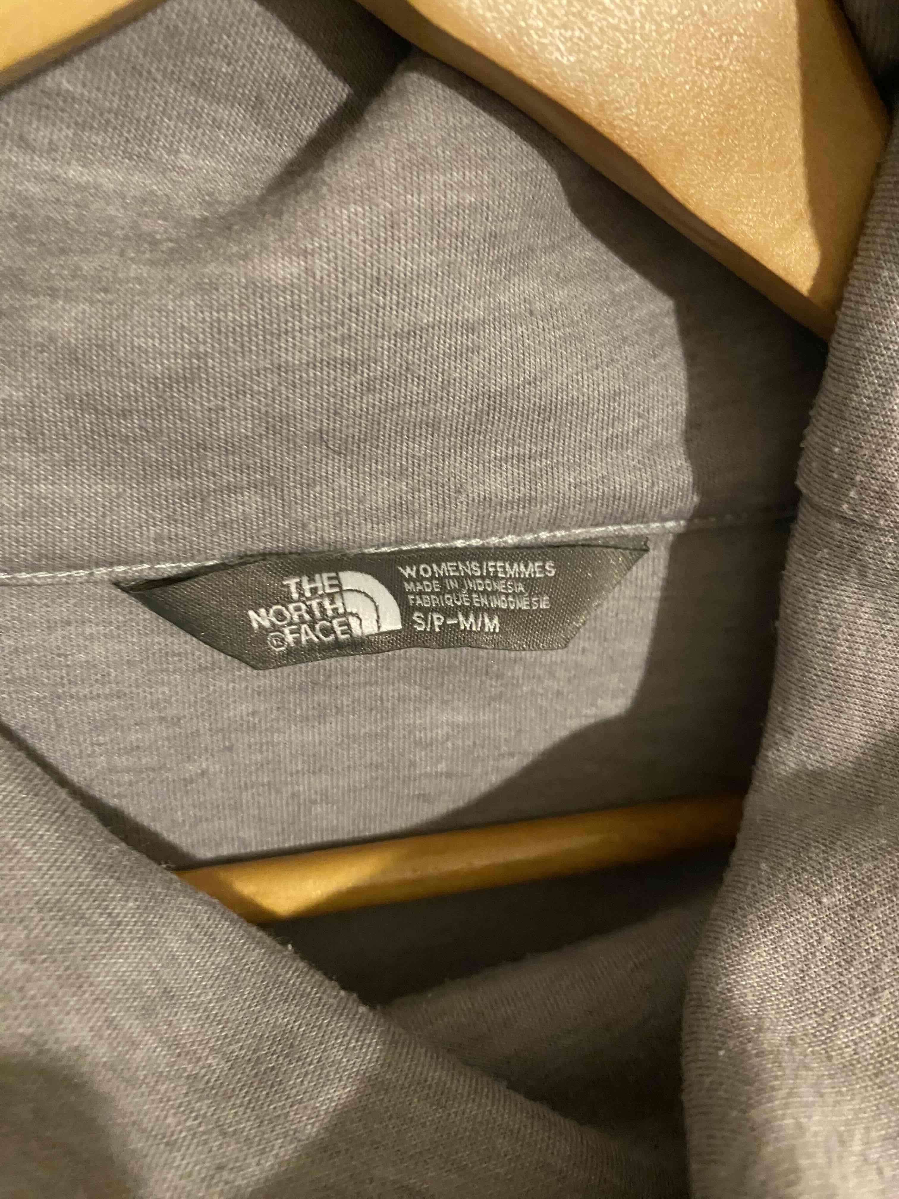 Polerón North face gris con cuello alto talla M - miniatura 3
