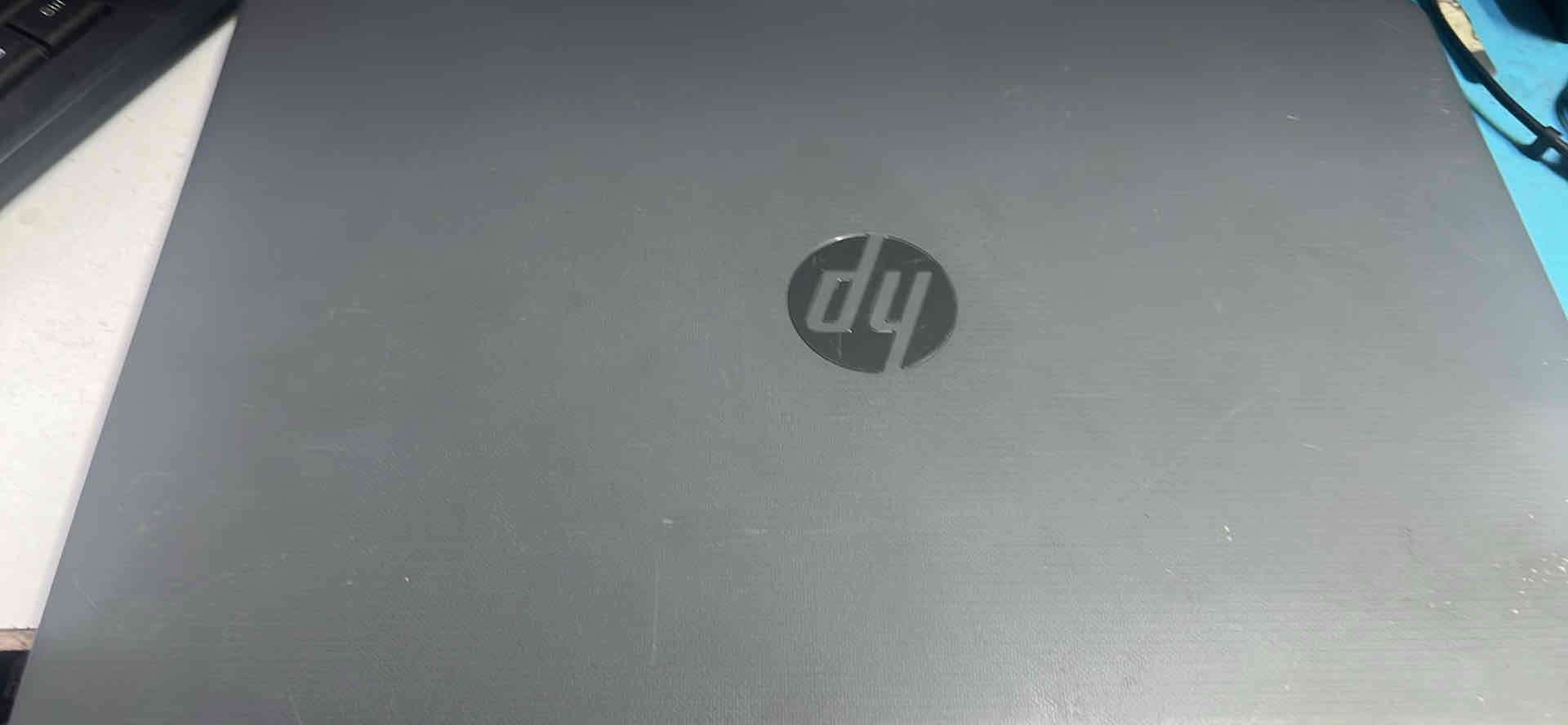 Laptop HP con Windows 10 - miniatura 3