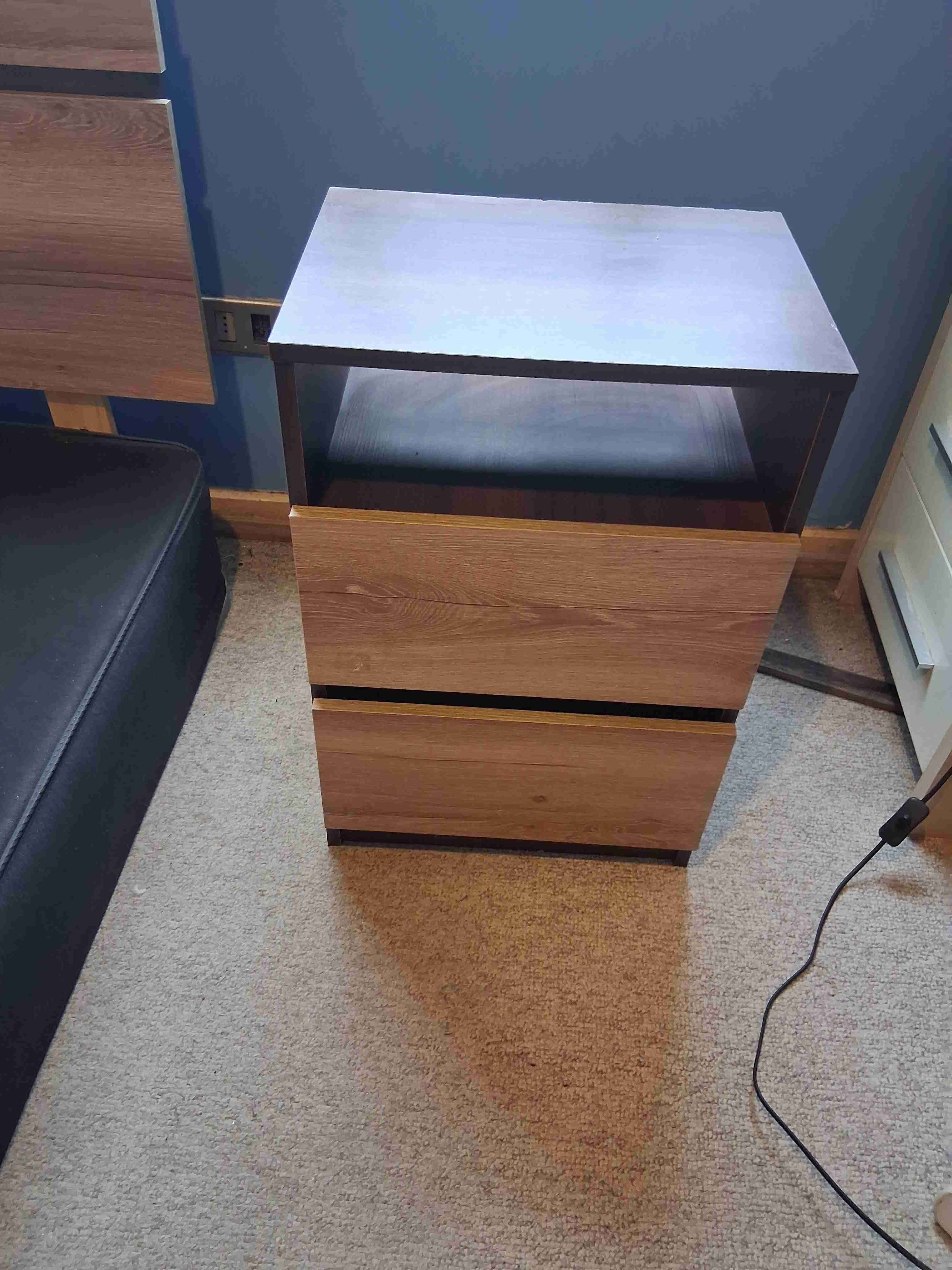 Velador de madera con cajones - miniatura 2