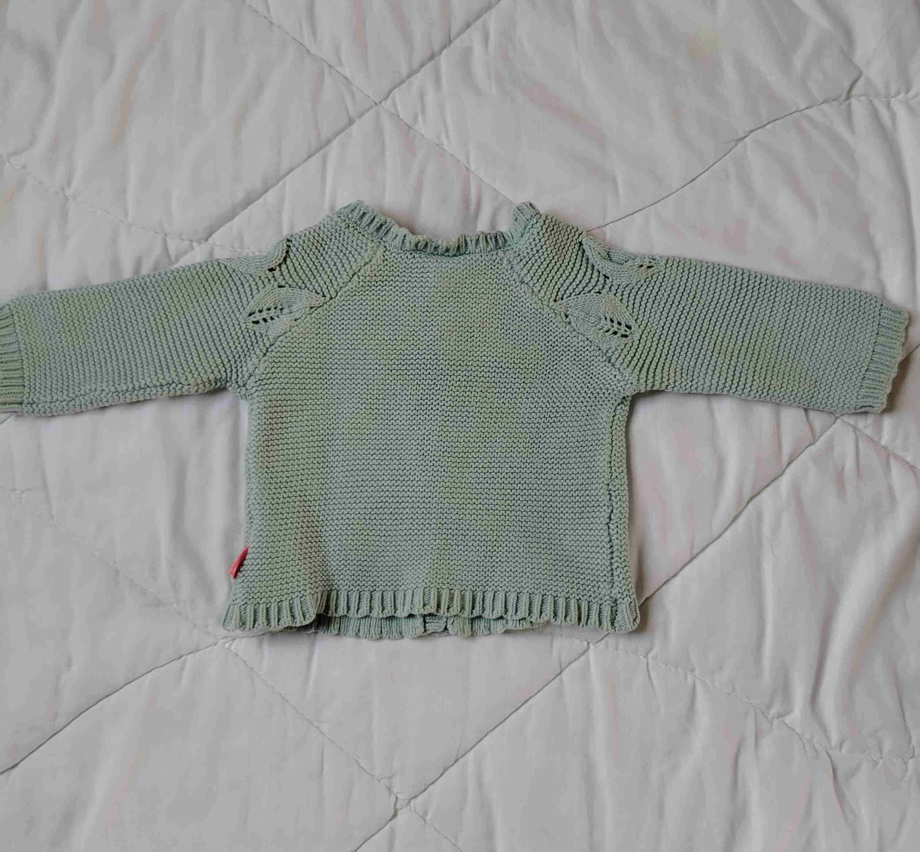 Chaleco tejido verde bebé - miniatura 2