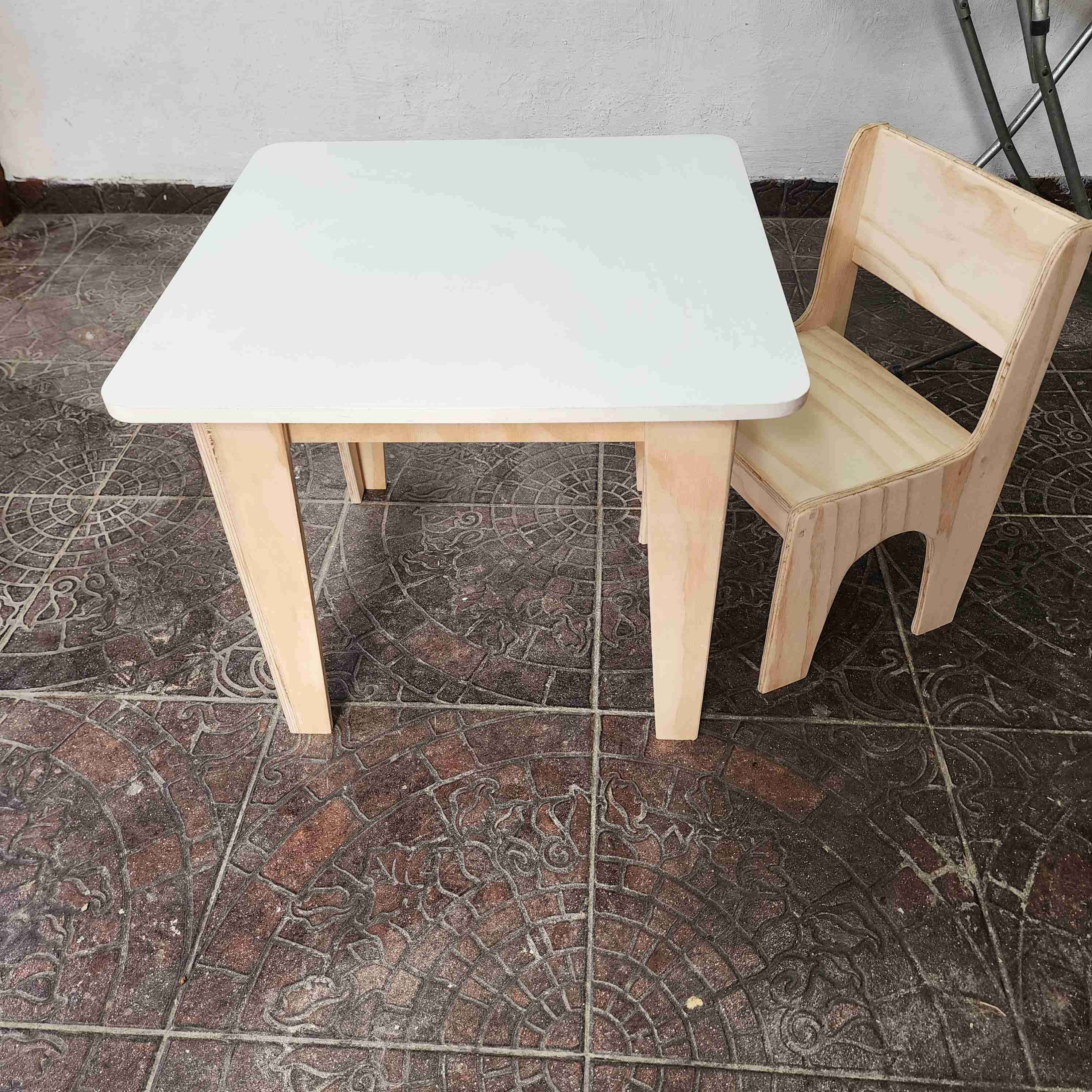 Set de mesa y silla infantil madera