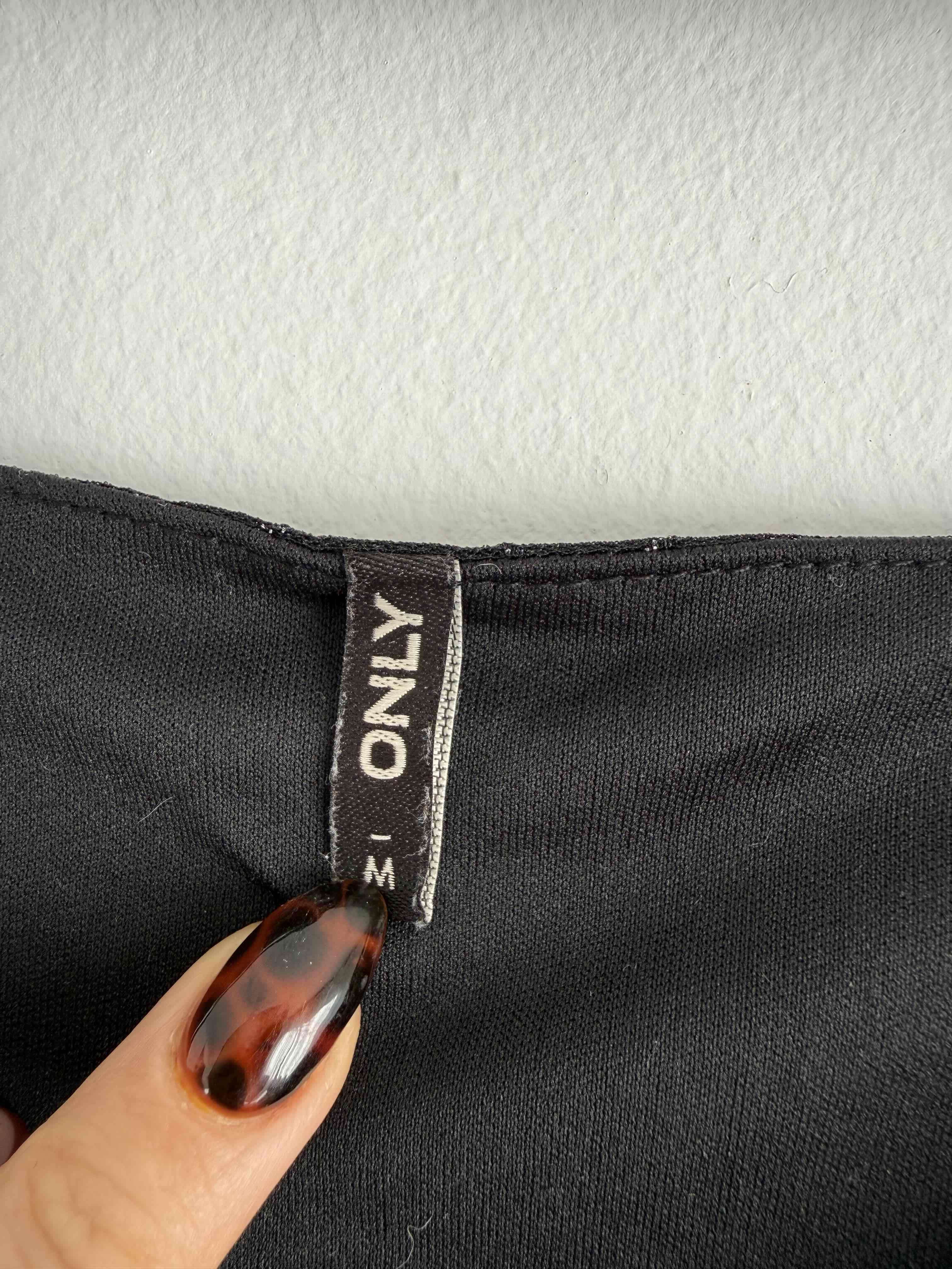 Polera negra de tirantes - miniatura 3