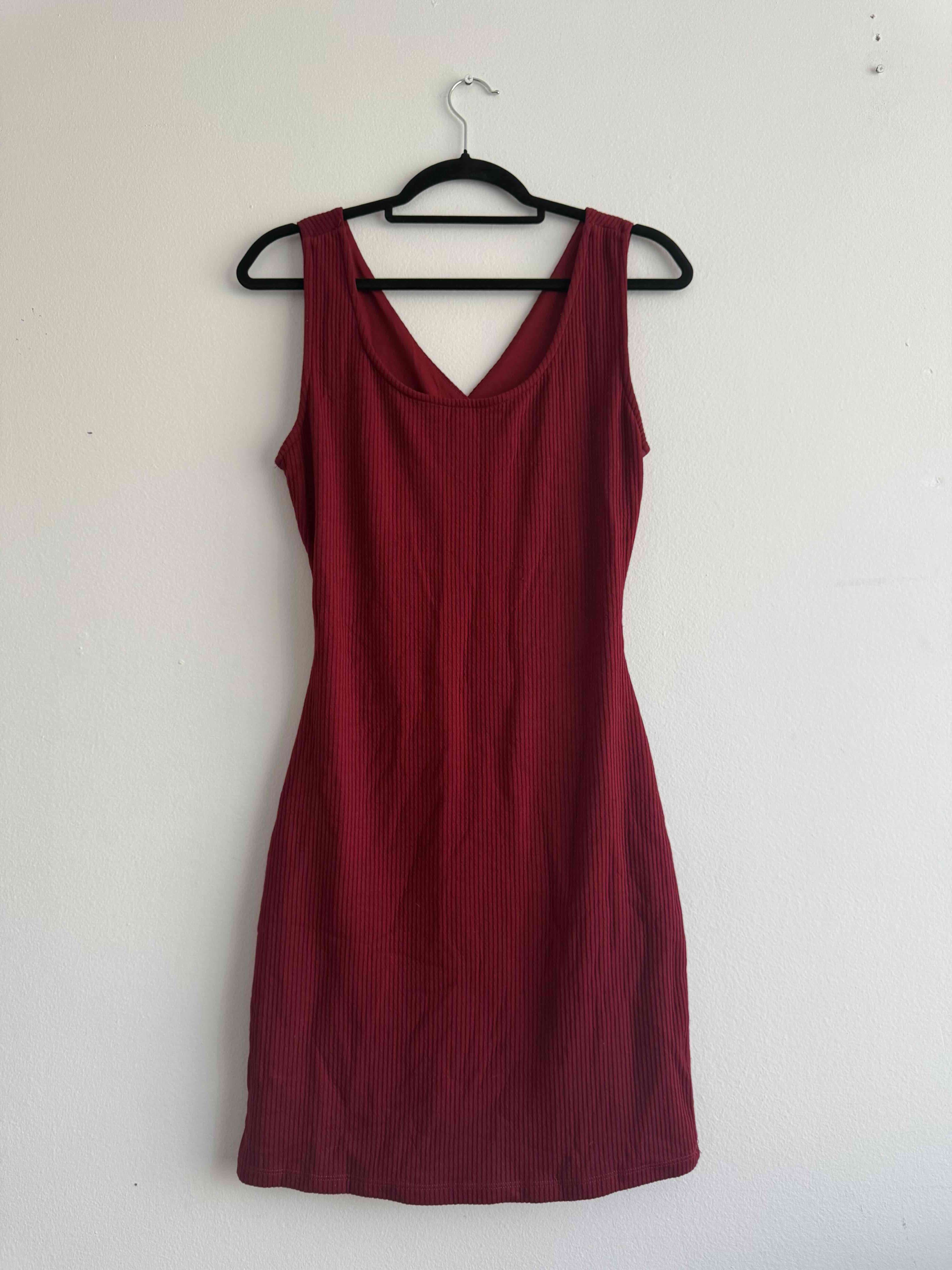 Vestido rojo sin mangas - miniatura 1