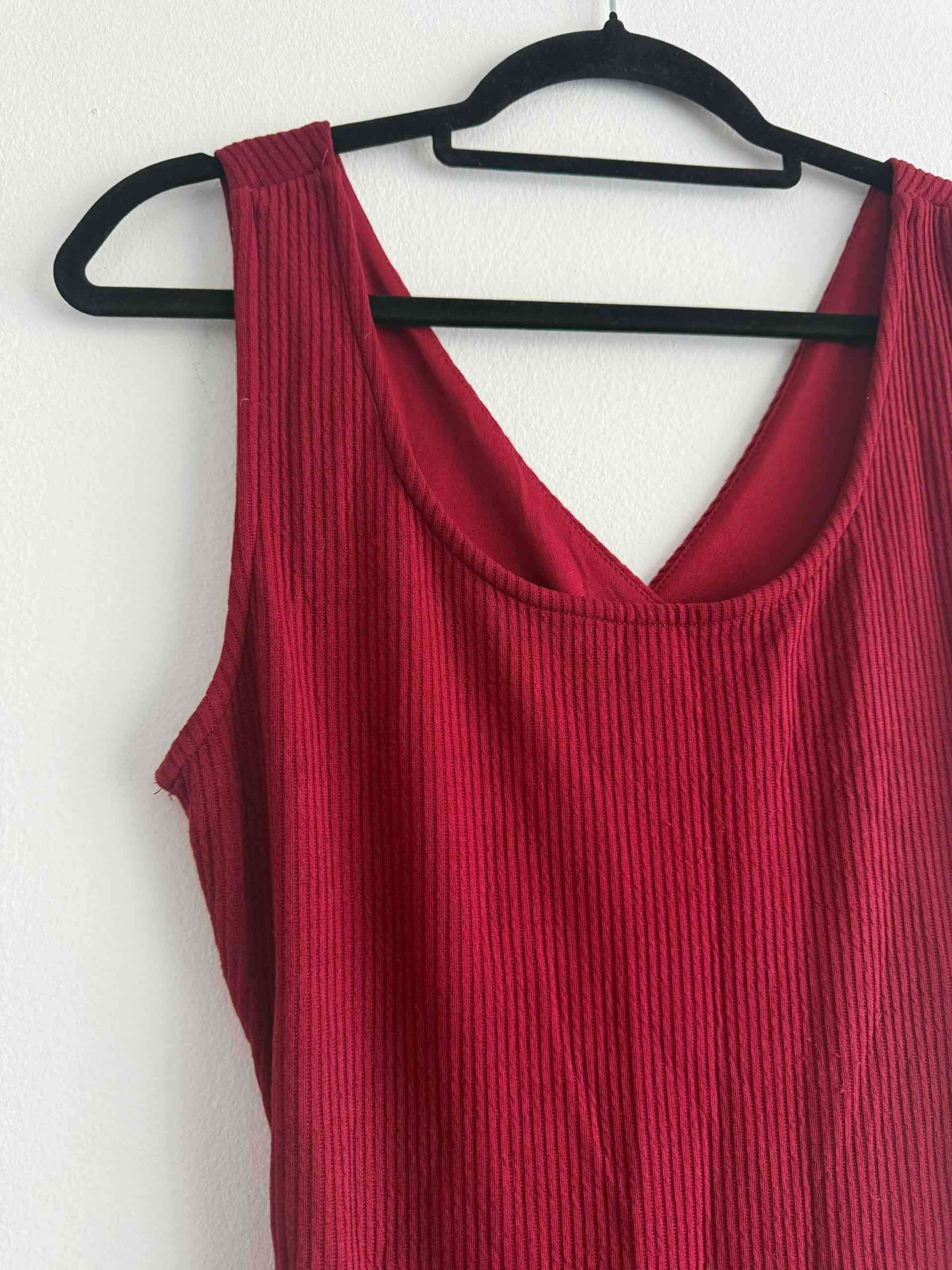 Vestido rojo sin mangas - miniatura 2