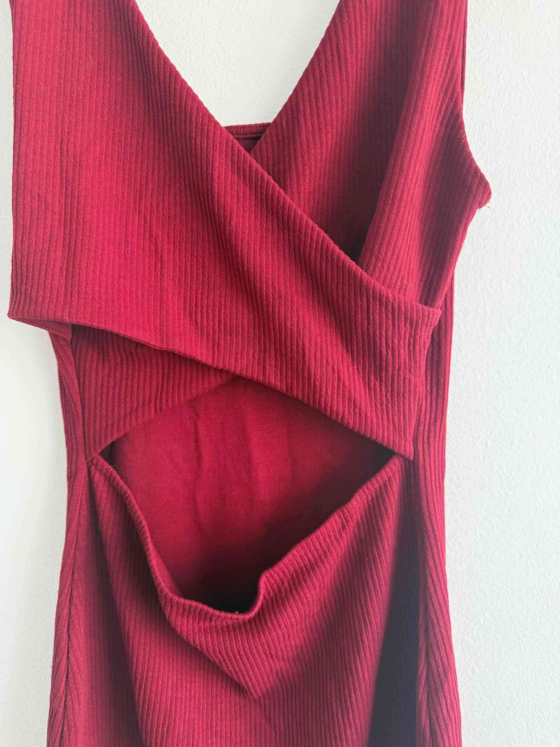 Vestido rojo sin mangas - miniatura 4