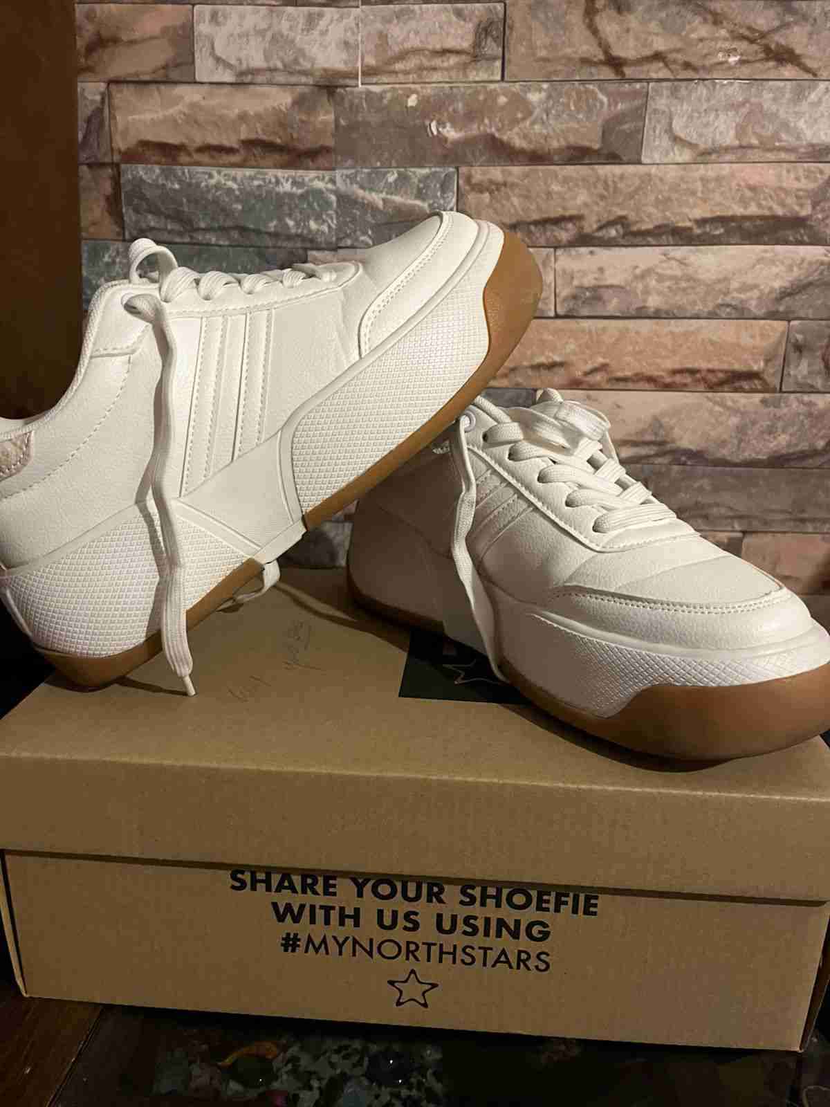 Zapatillas blancas clásicas - miniatura 1