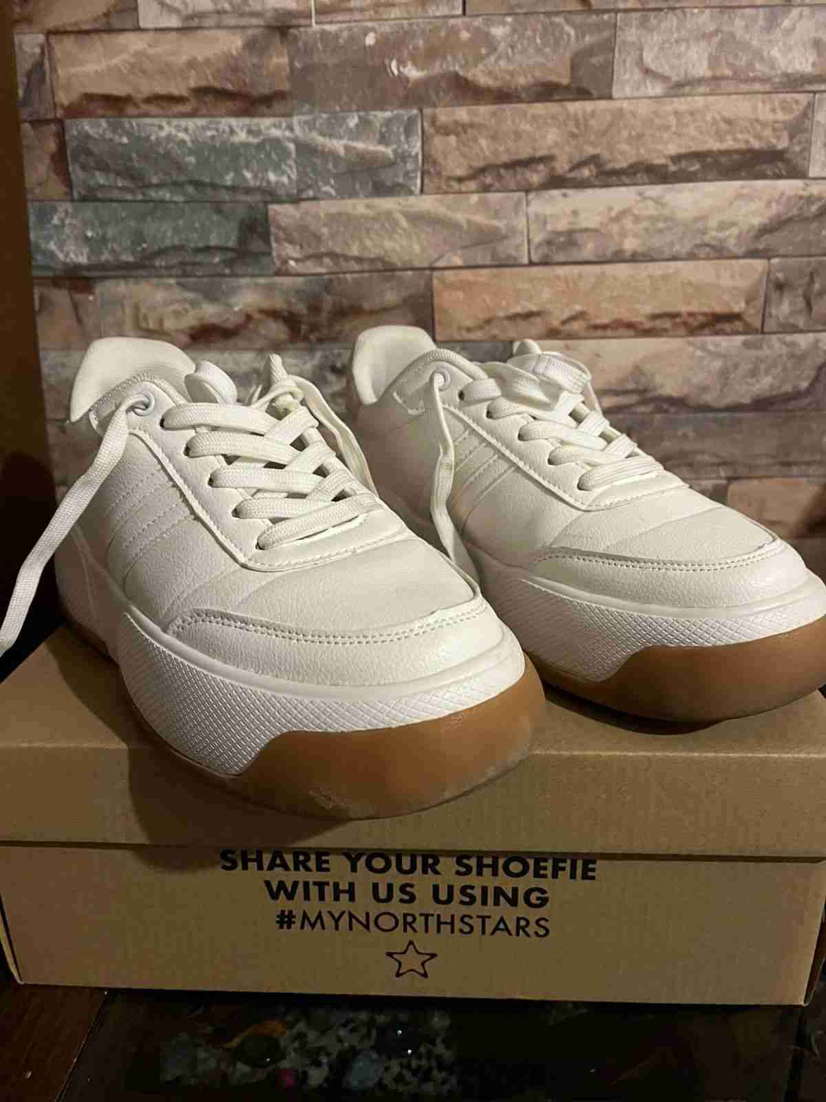 Zapatillas blancas clásicas - miniatura 2