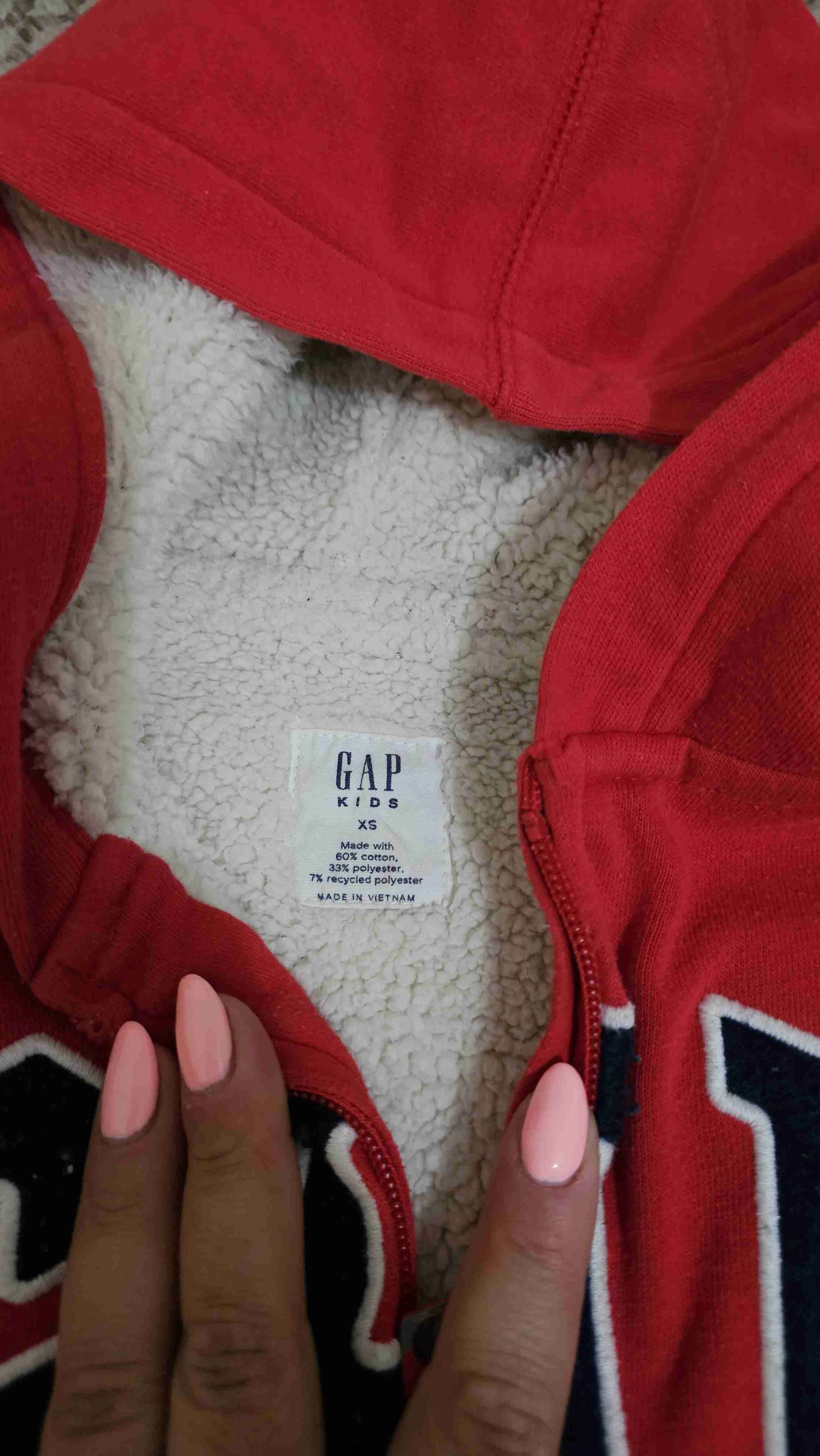 Polerón rojo GAP con capucha - miniatura 2
