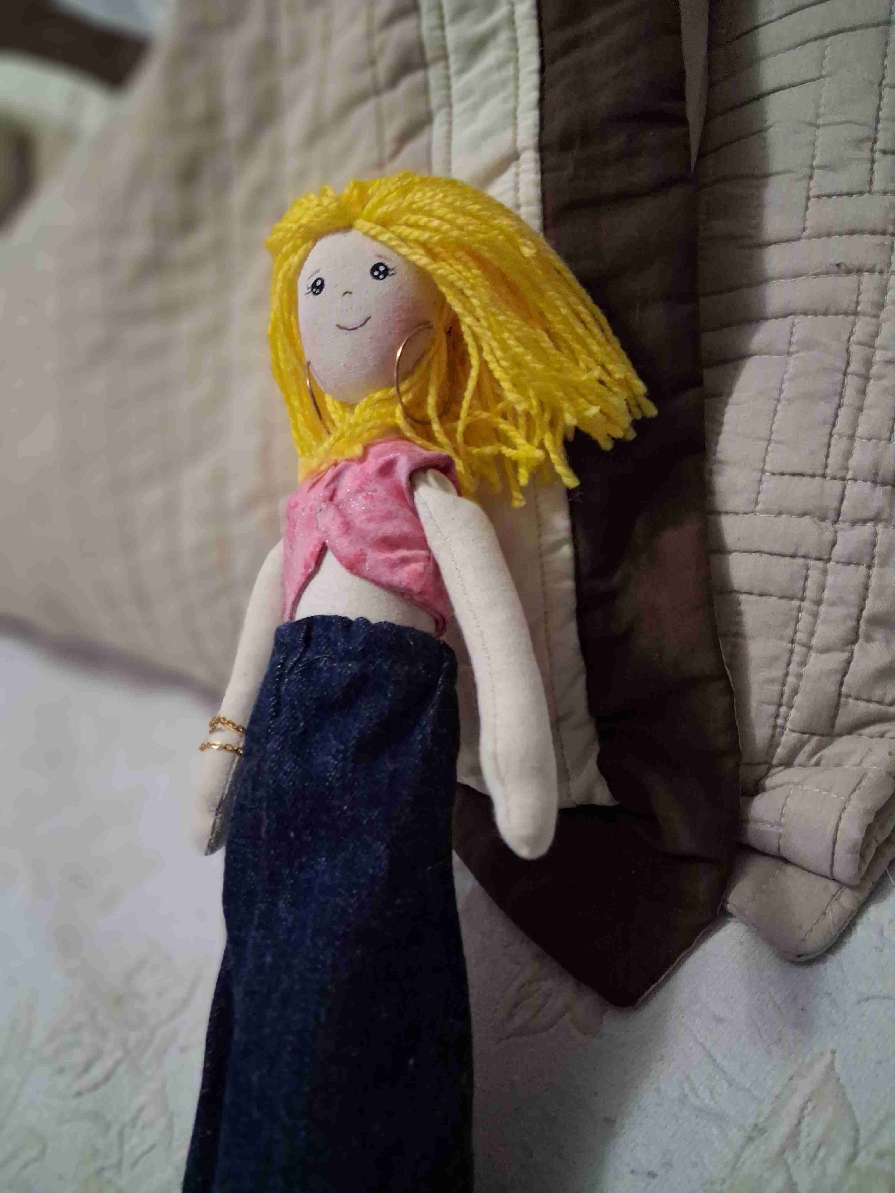 Muñeca de trapo artesanal - miniatura 2