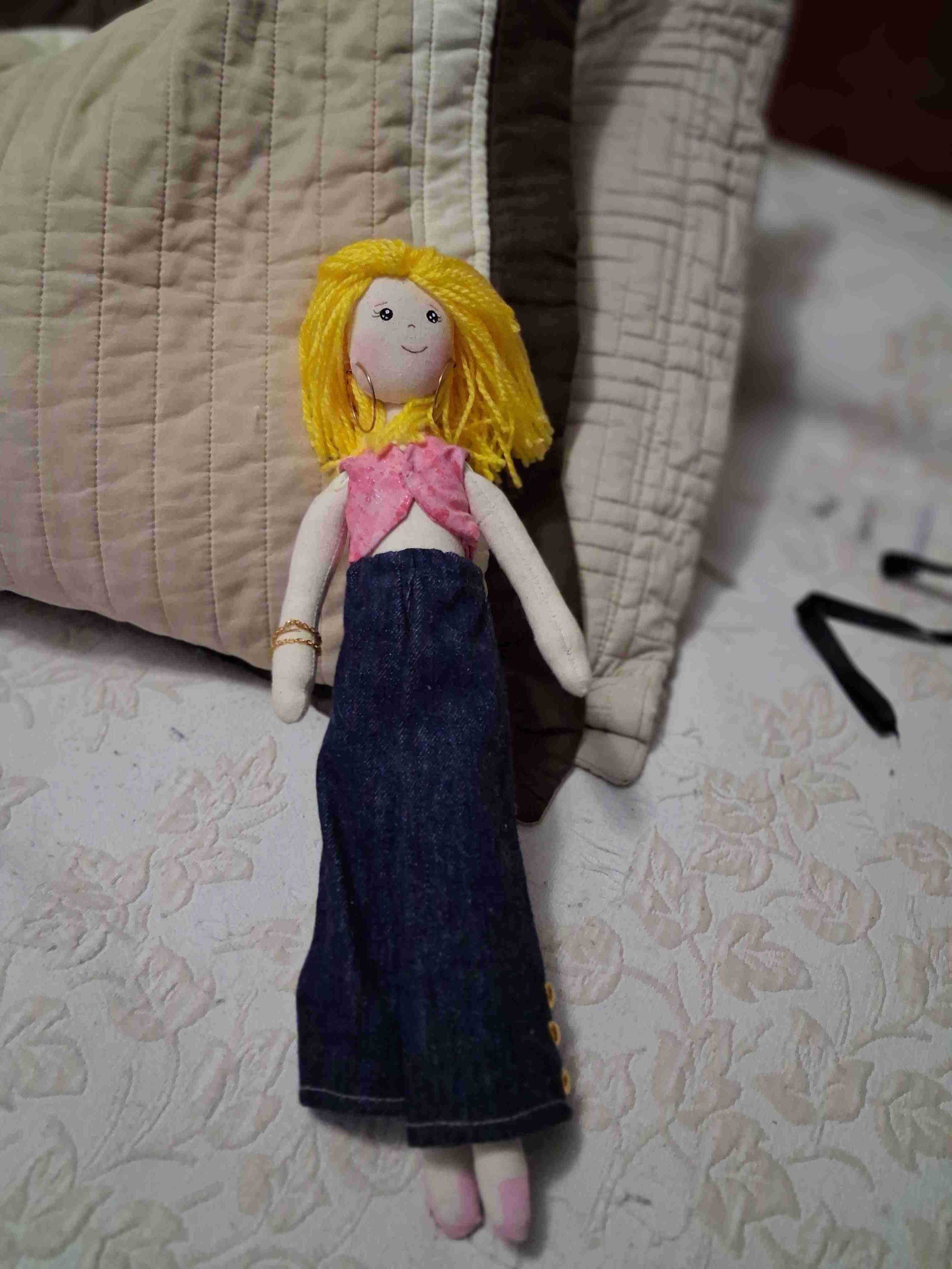 Muñeca de trapo artesanal - miniatura 3