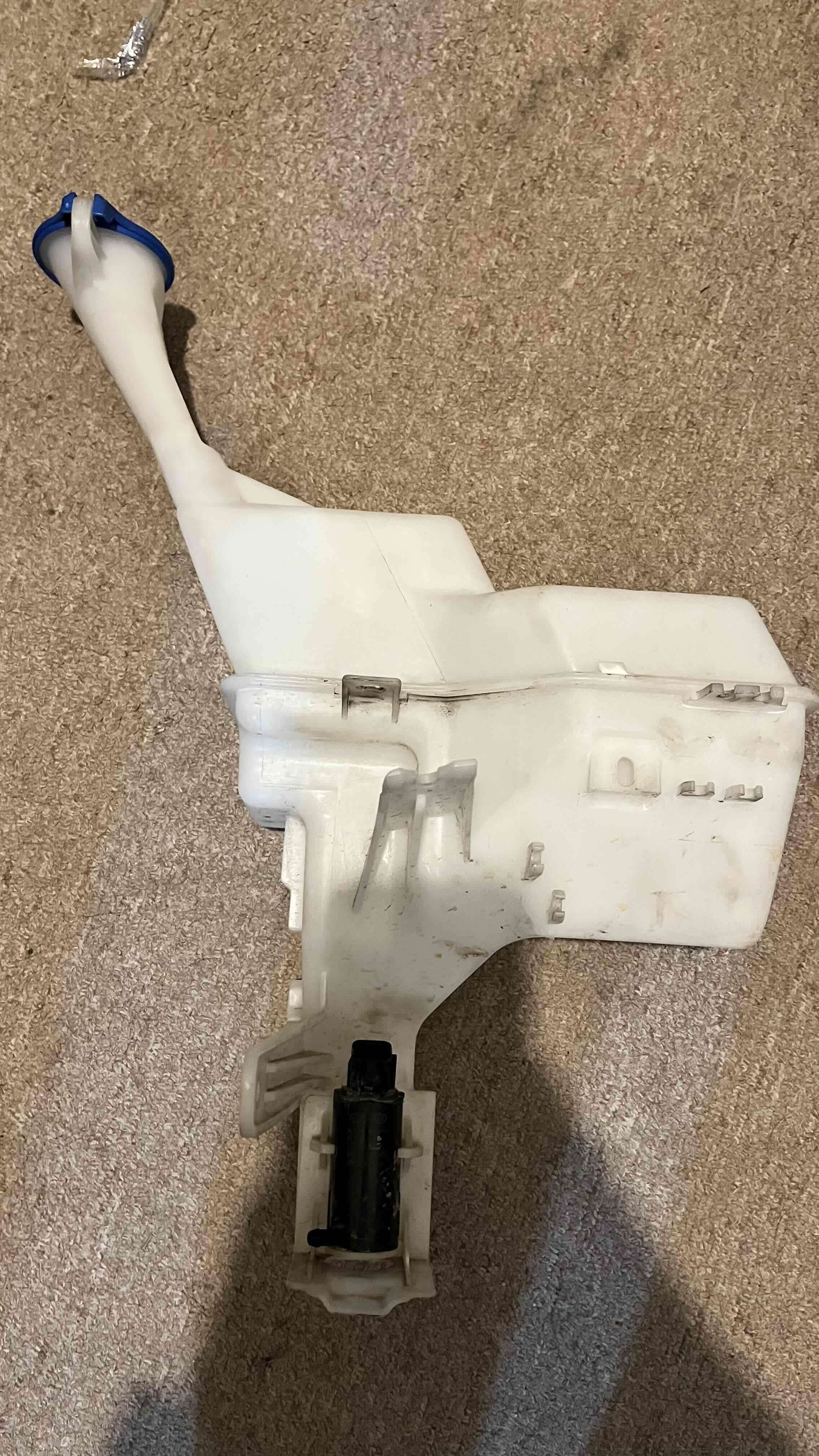 Depósito de limpiaparabrisas de kia morning - miniatura 1