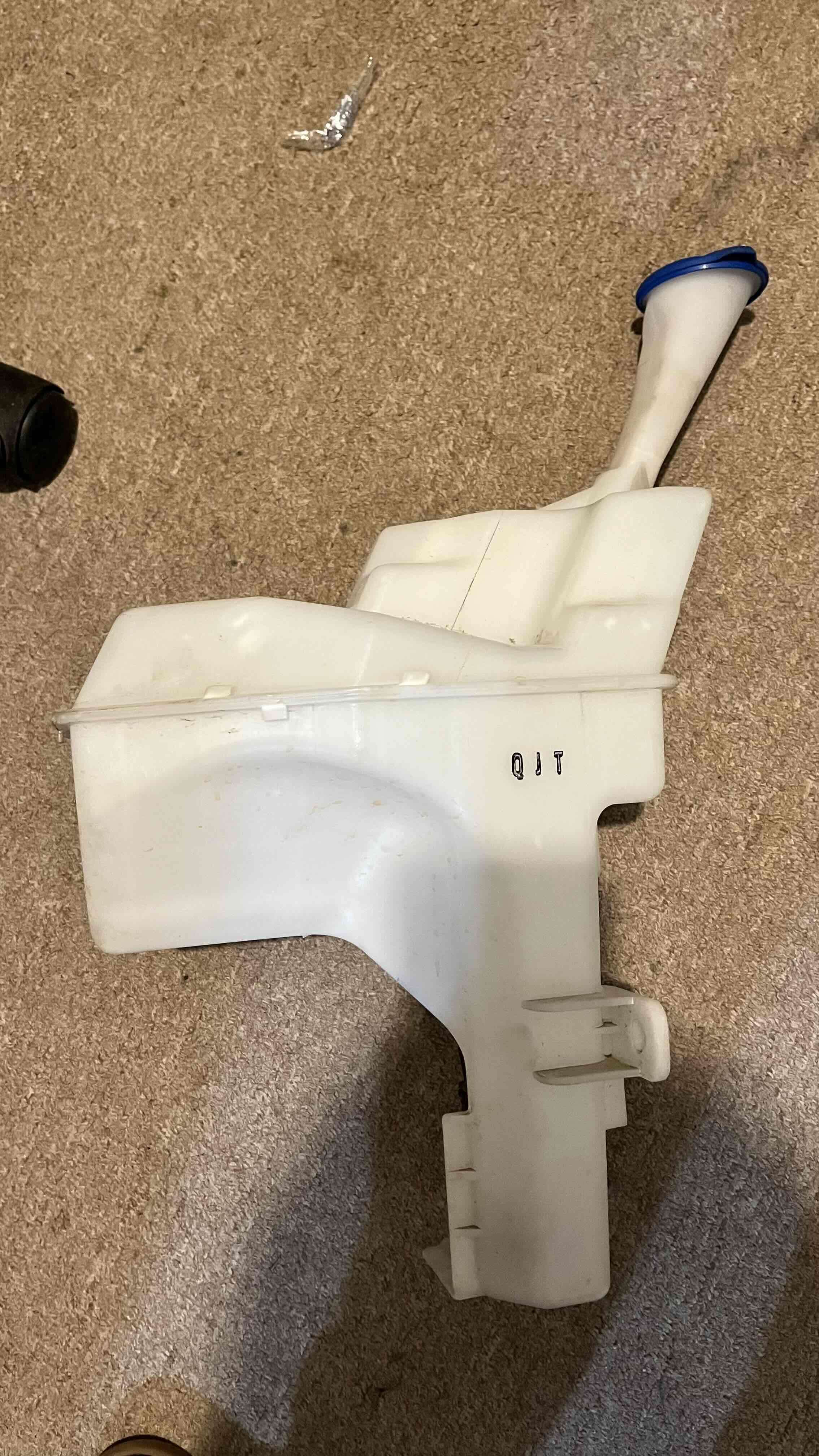 Depósito de limpiaparabrisas de kia morning - miniatura 3