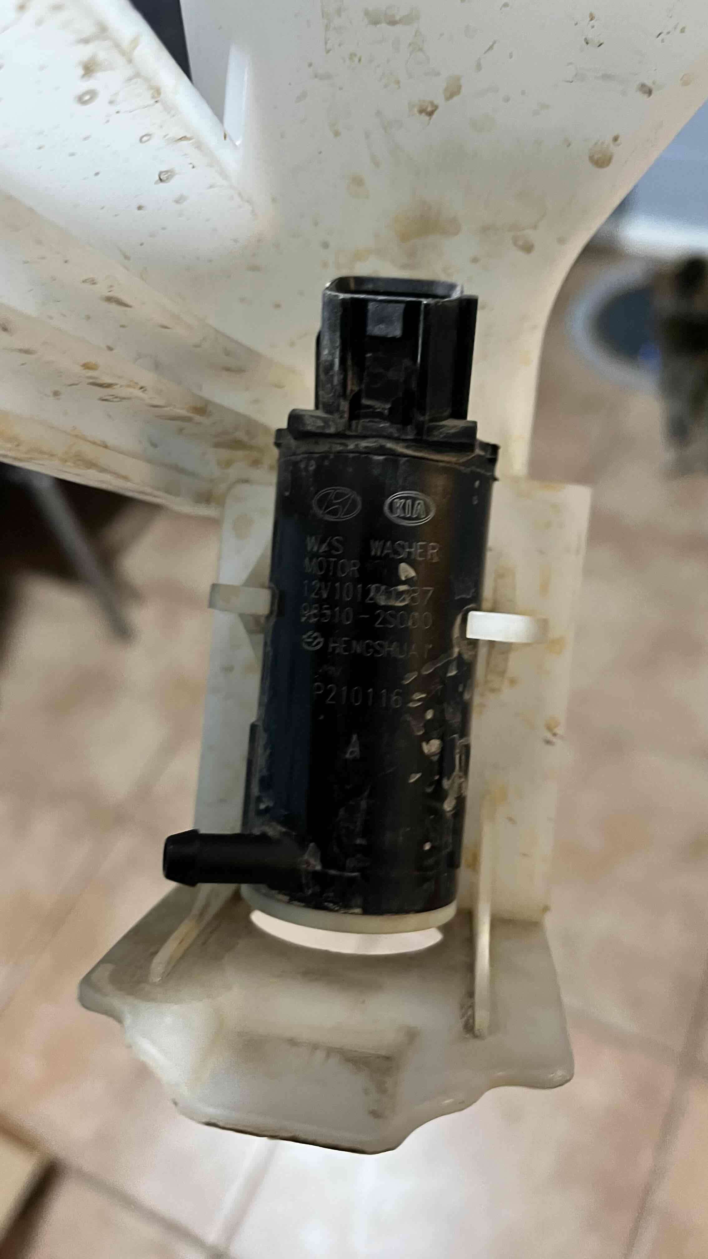 Depósito de limpiaparabrisas de kia morning - miniatura 4