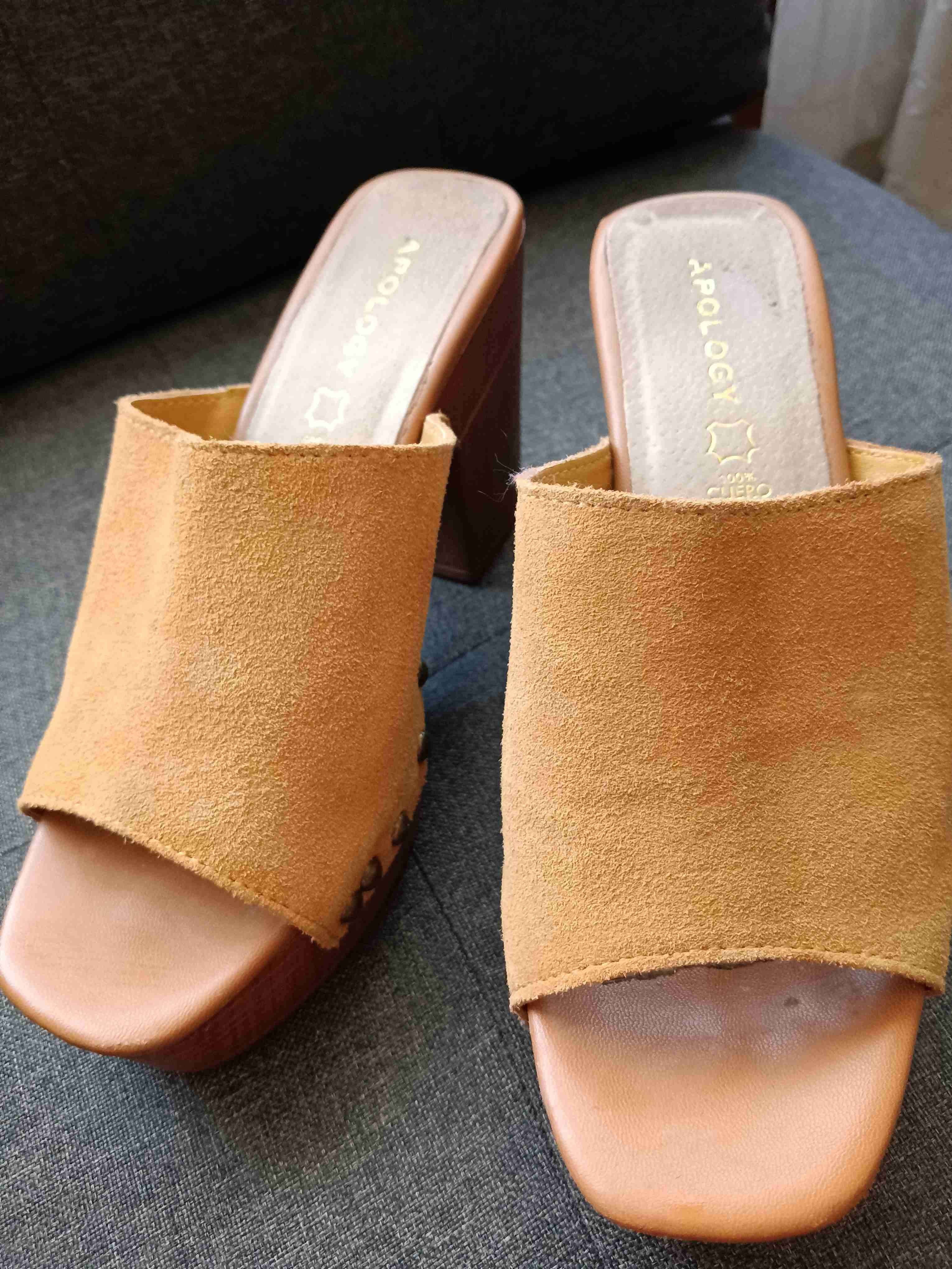 Zuecos de gamuza con taco alto - miniatura 2