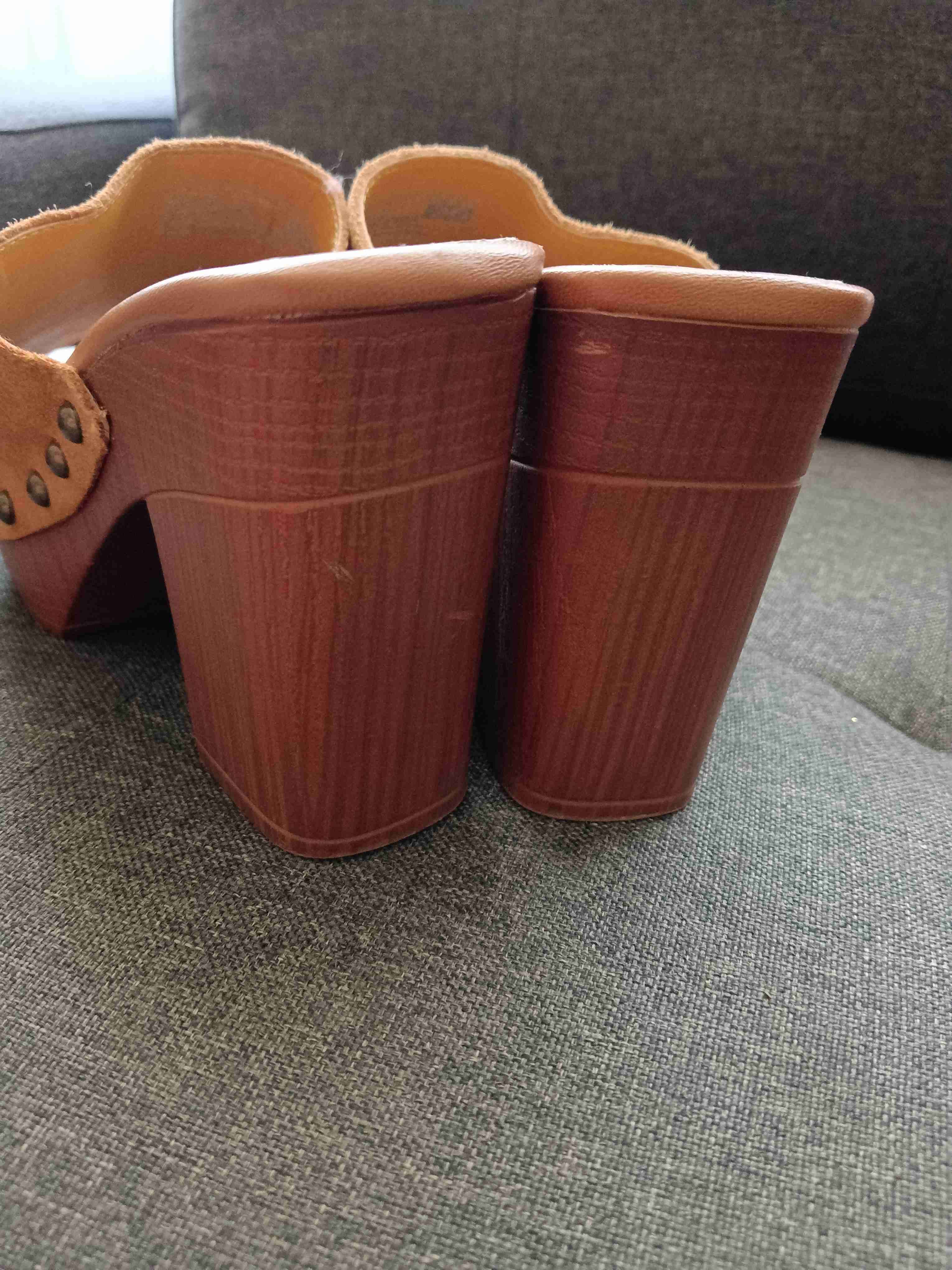 Zuecos de gamuza con taco alto - miniatura 3