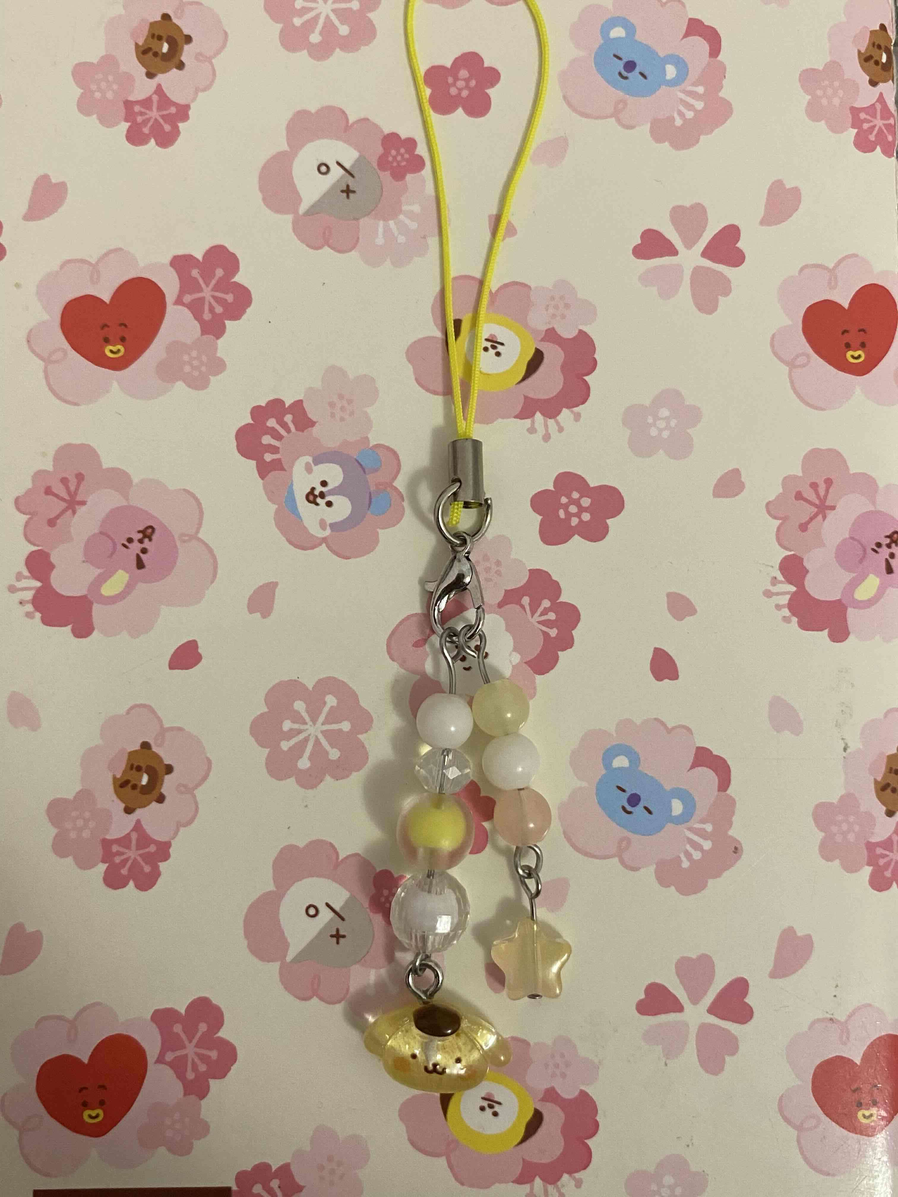 Colgante con cuentas de colores