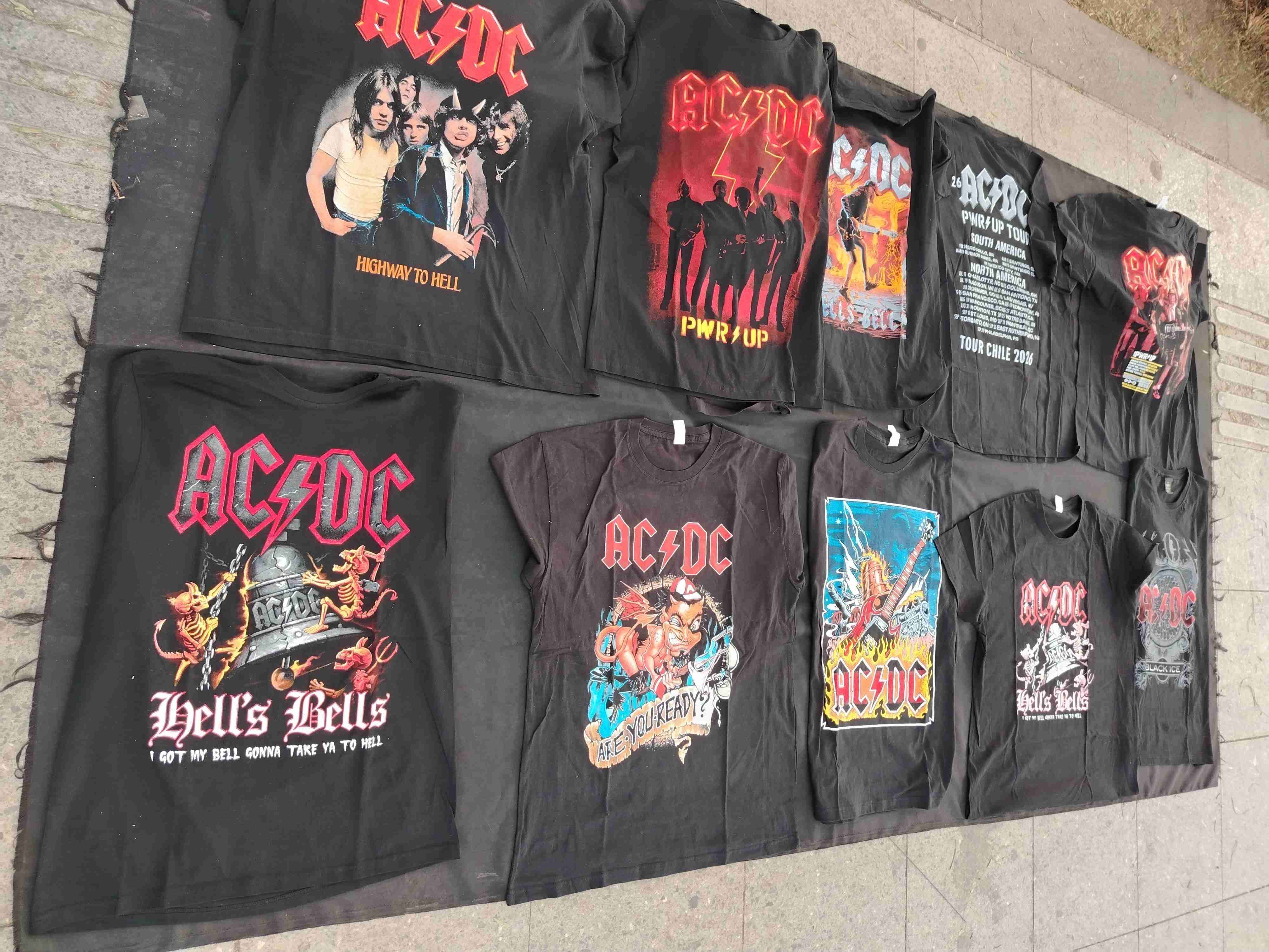 Polera negra AC/DC estampada - miniatura 1