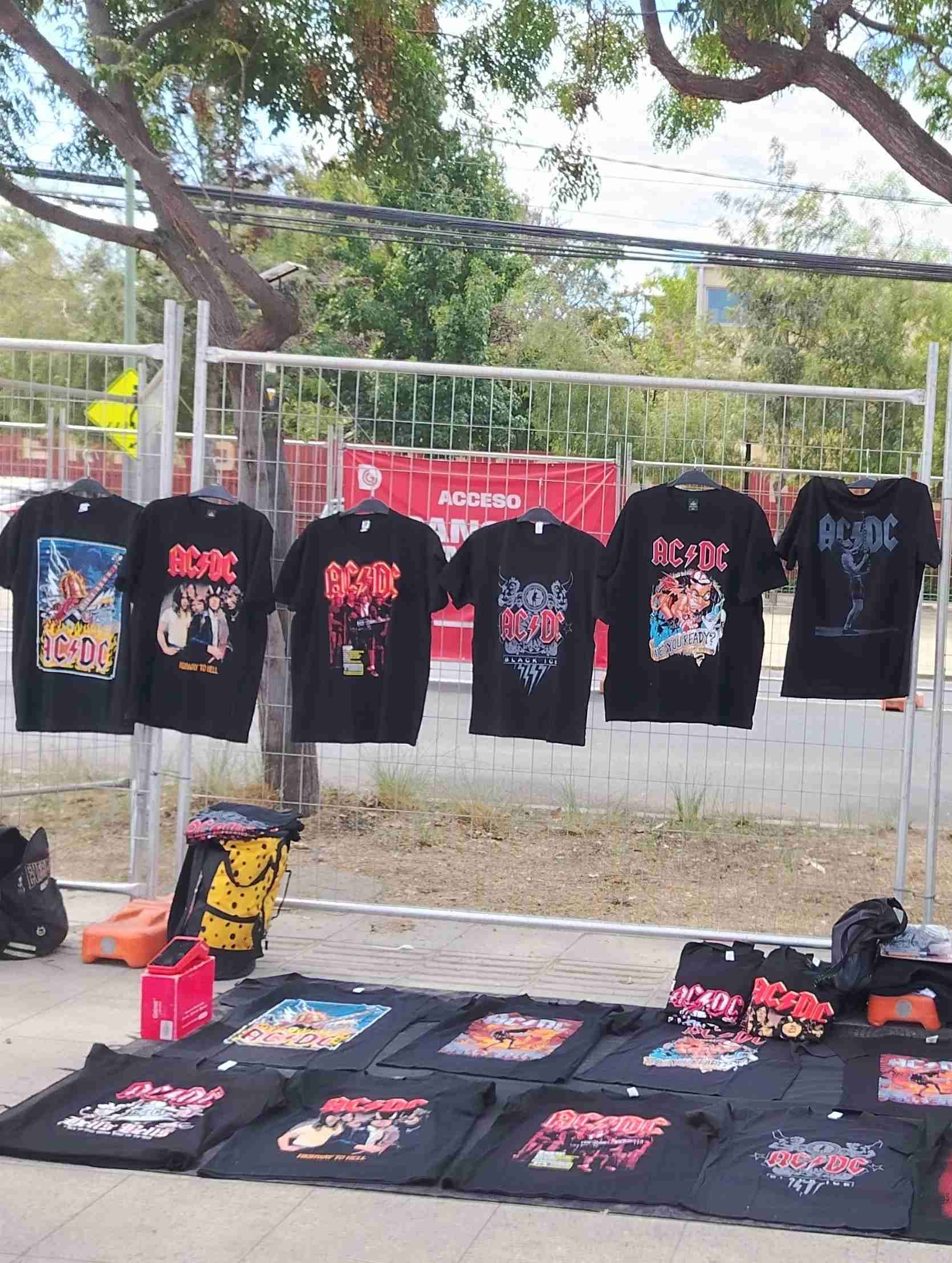 Polera negra AC/DC estampada - miniatura 2