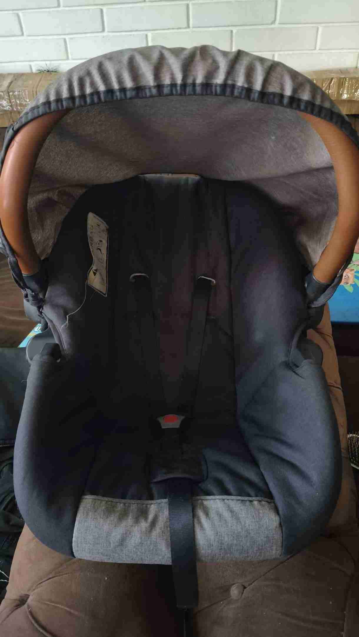 Silla de auto para bebé - miniatura 1