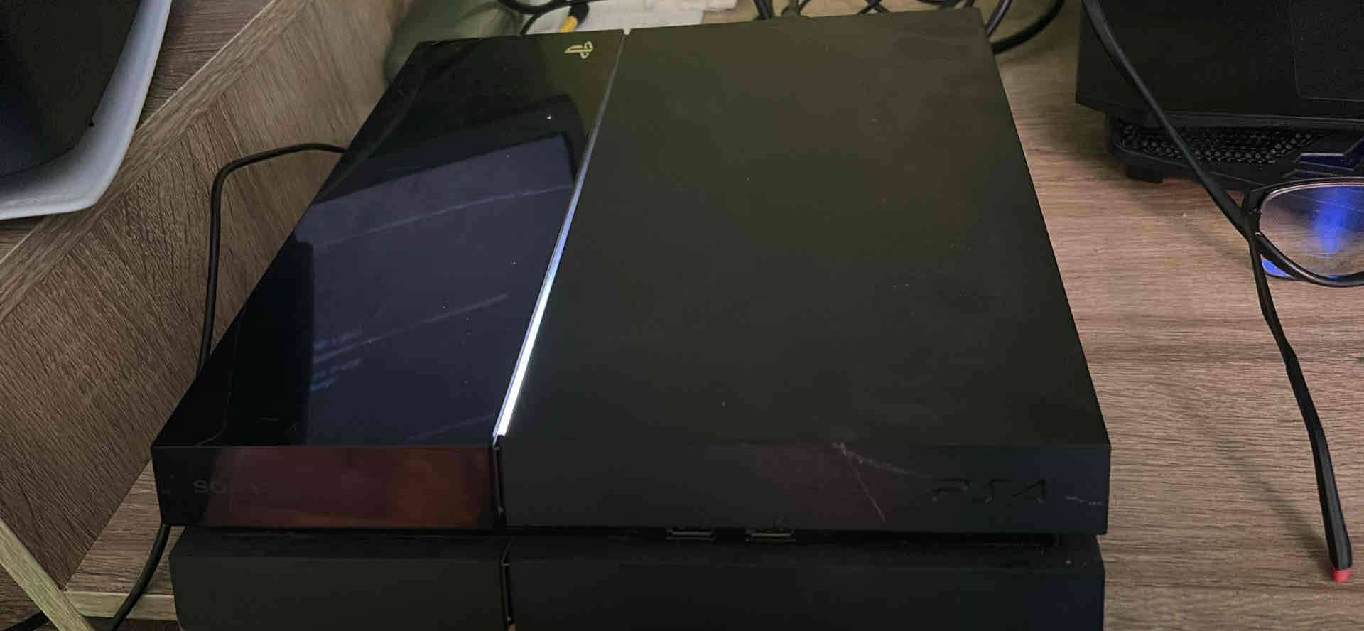 Consola PS4 con control negro - miniatura 3