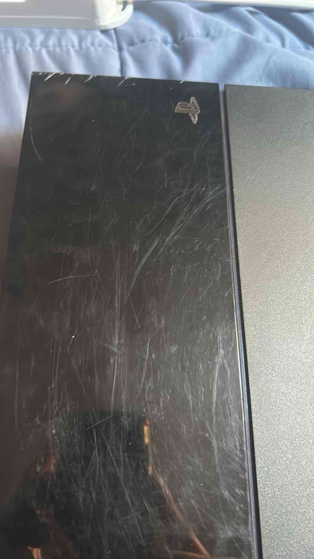 Consola PS4 con control negro - miniatura 4