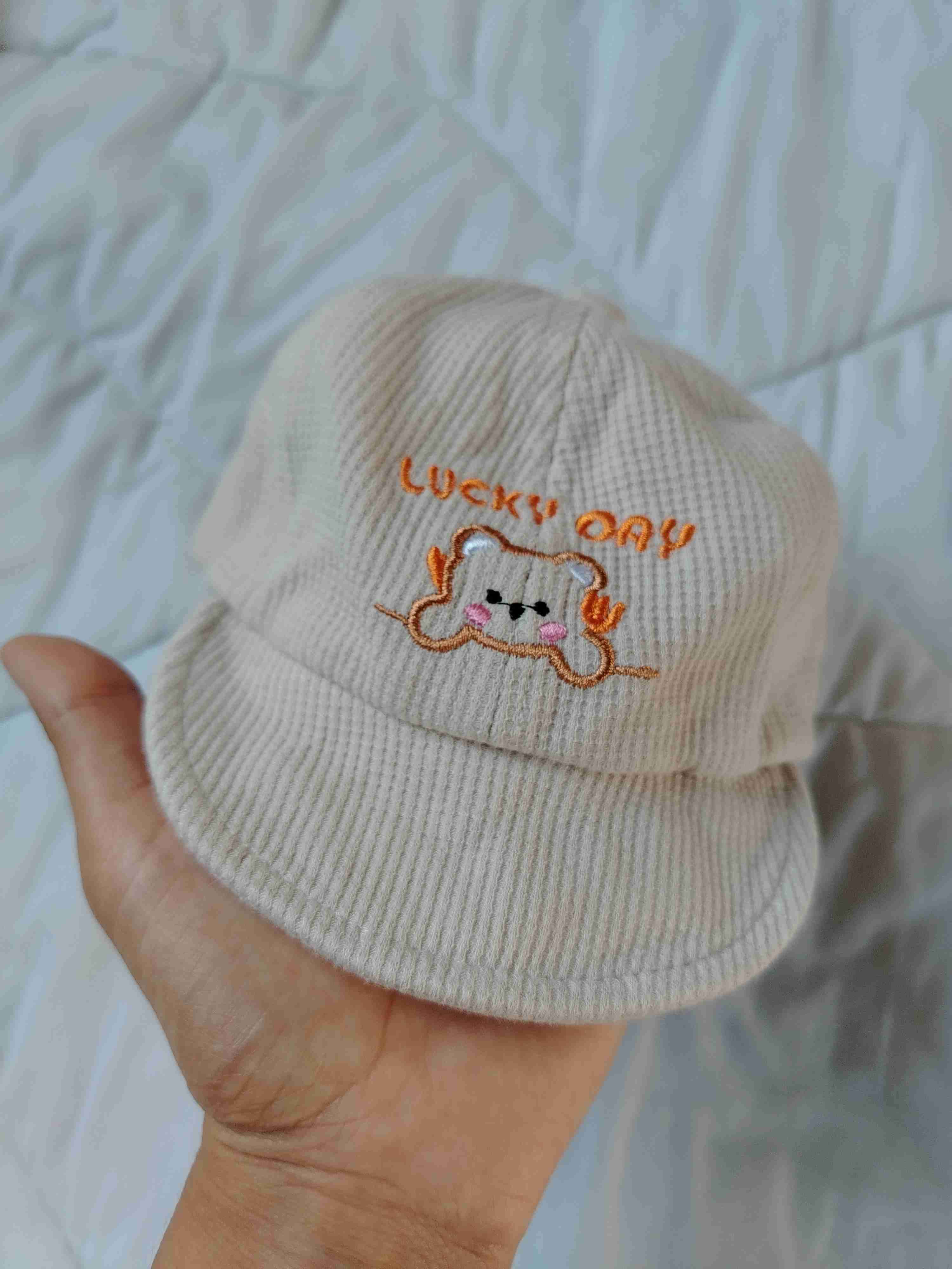 Gorro infantil beige bordado - miniatura 1