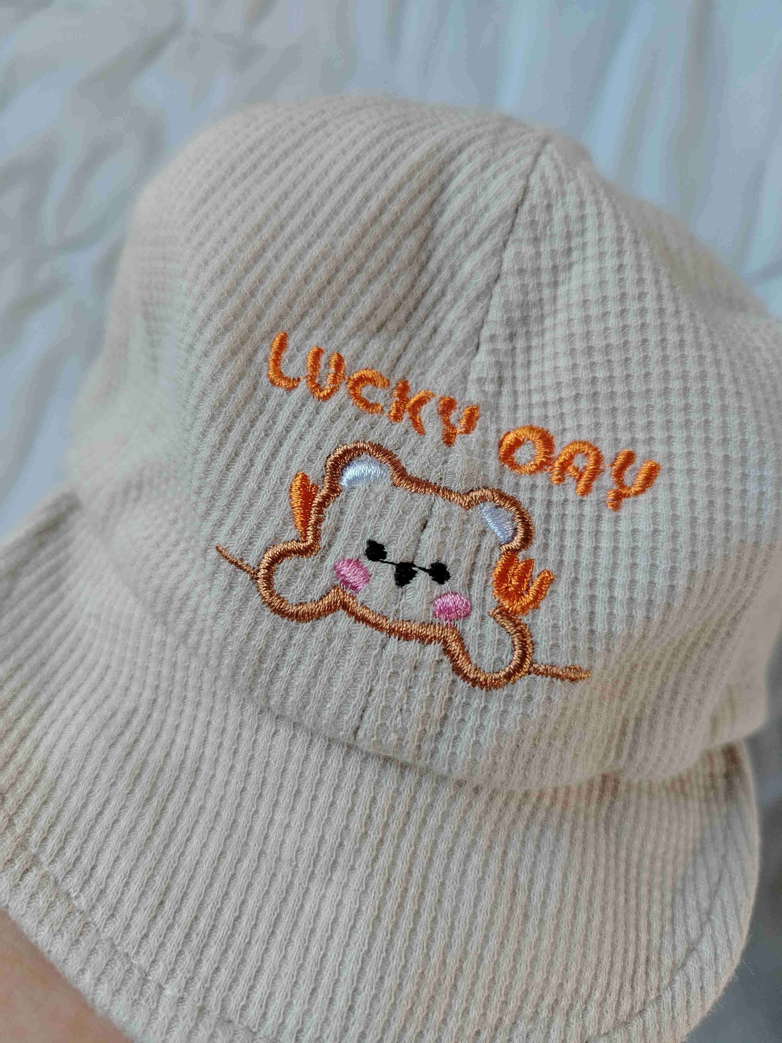 Gorro infantil beige bordado - miniatura 2