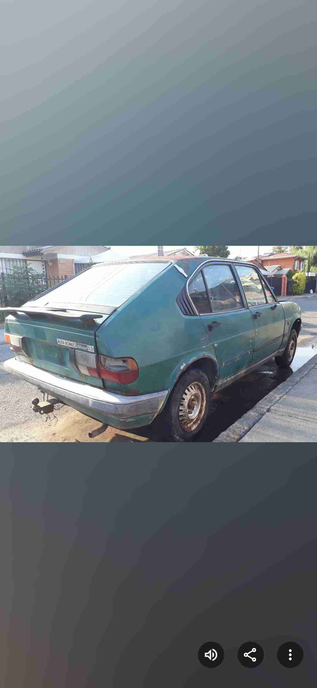 Auto clásico verde para restaurar - miniatura 2