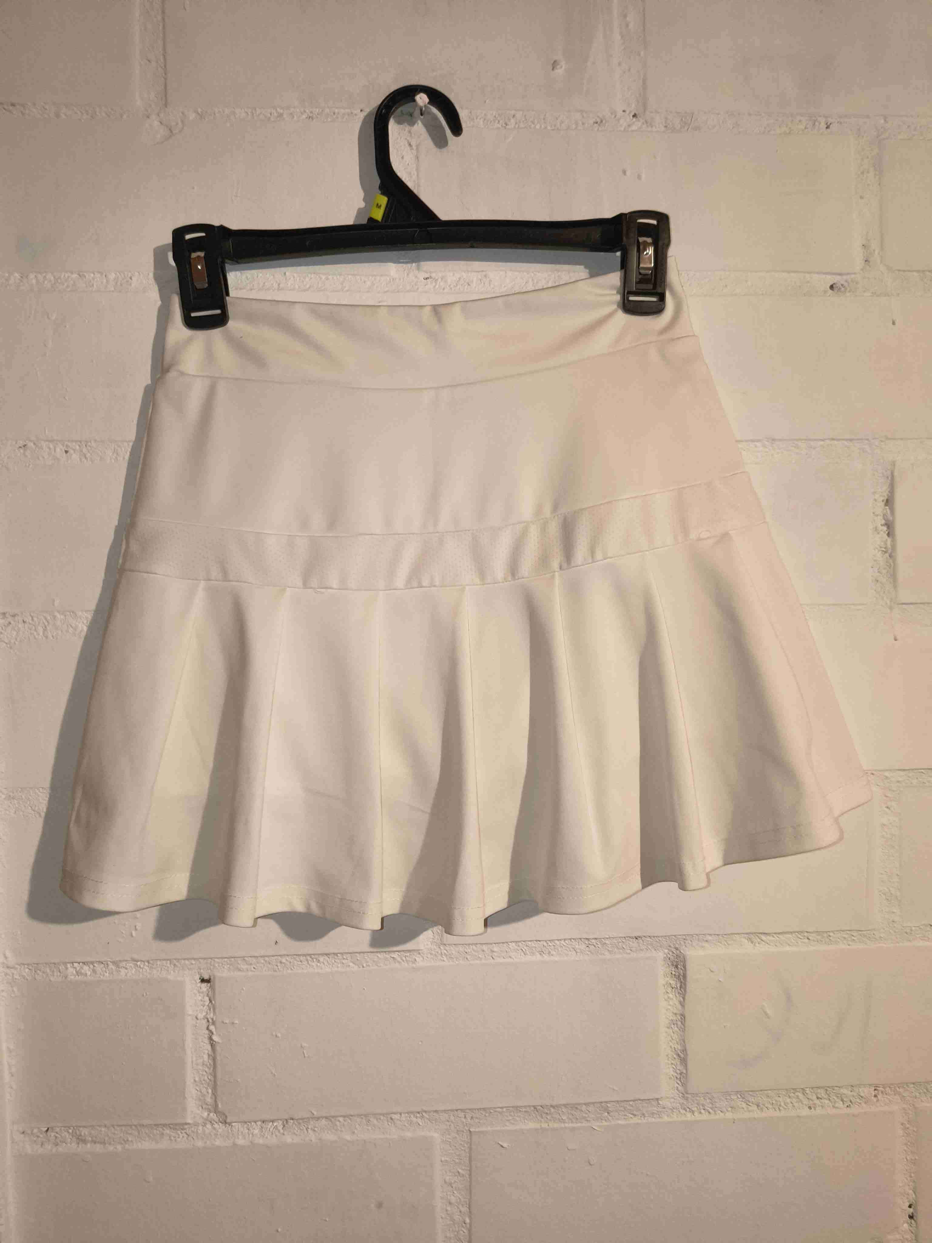 Falda short blanca plisada - miniatura 2
