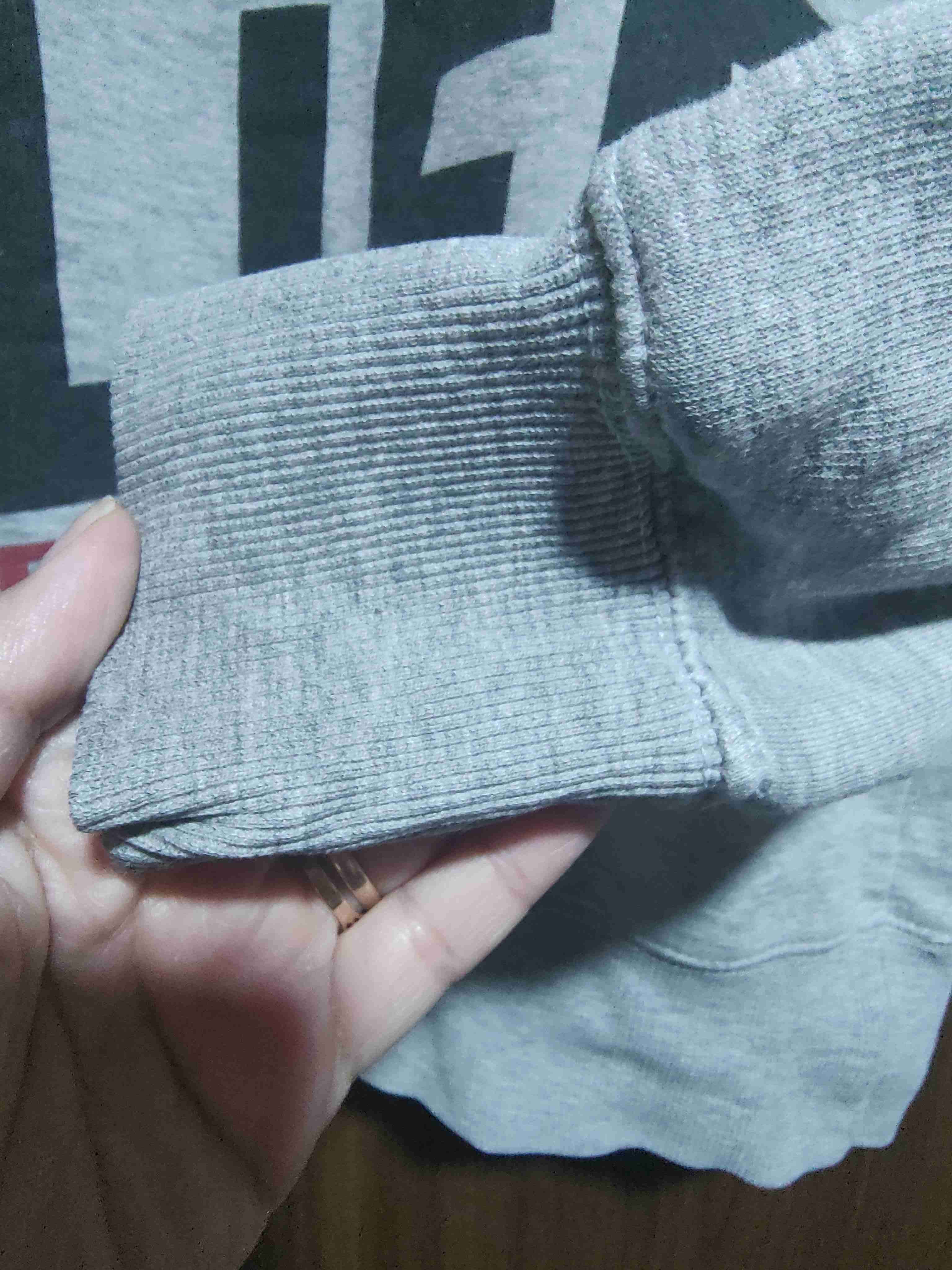 Polerón gris con texto - miniatura 3